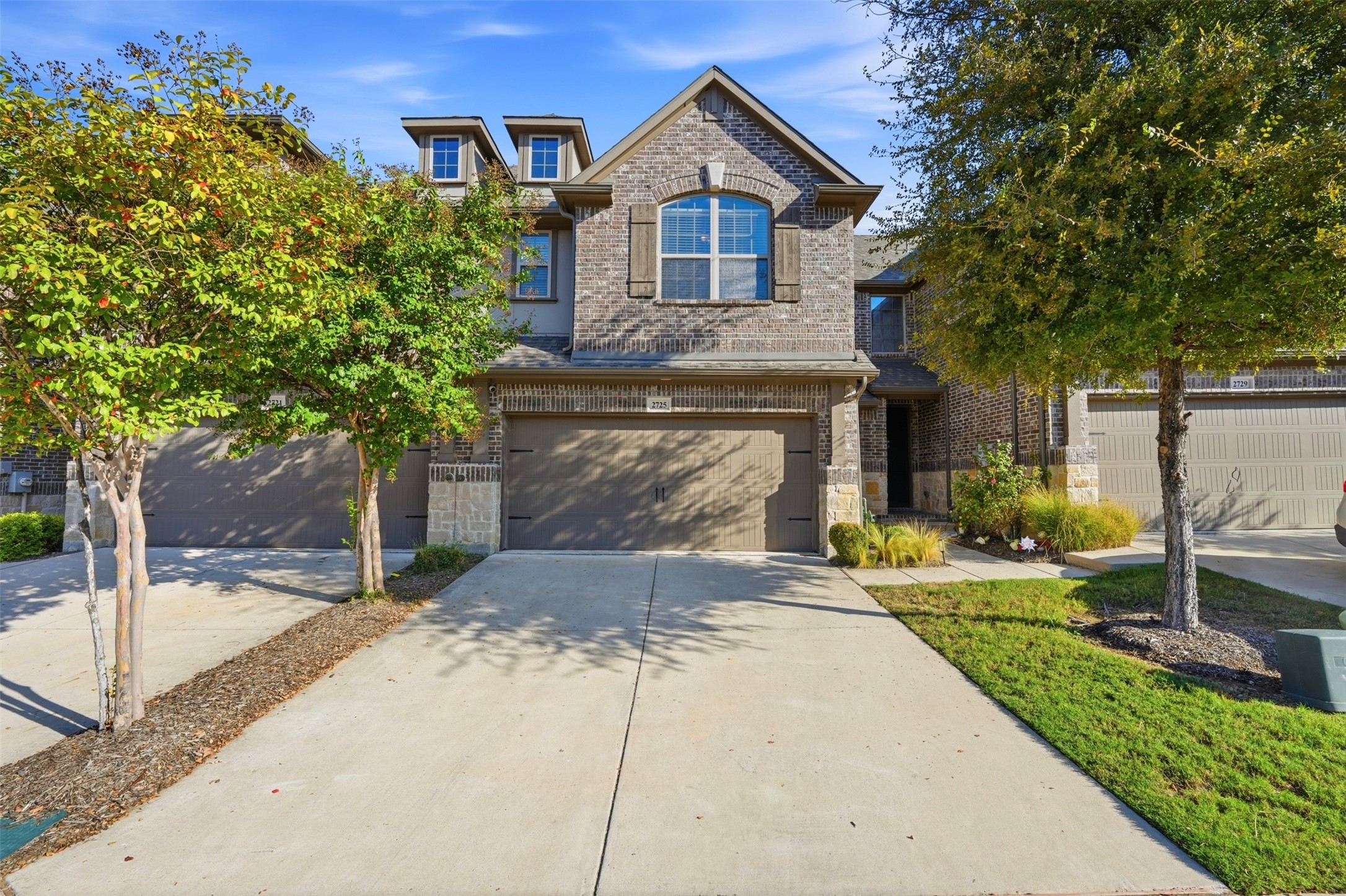 2725 Starburst Drive — photo