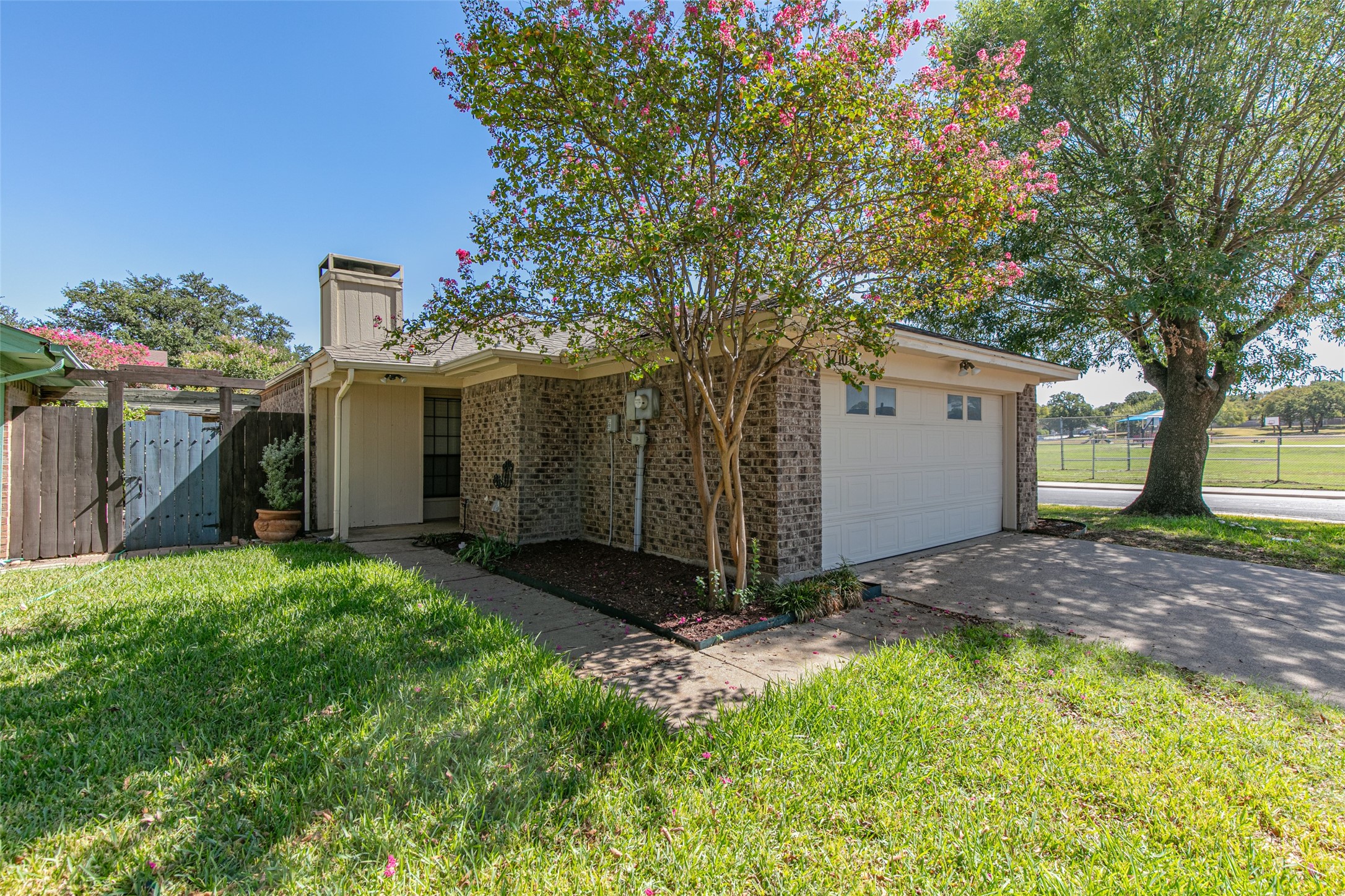 1710 Magnolia Lane — photo