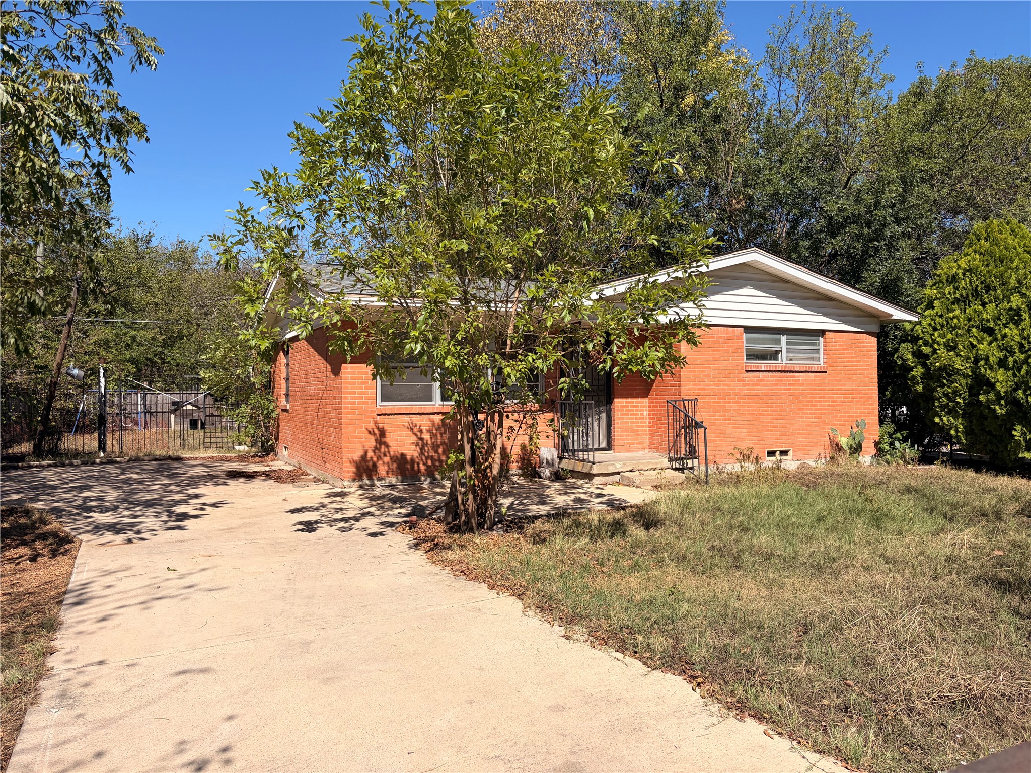 8109 Burroaks Drive — photo
