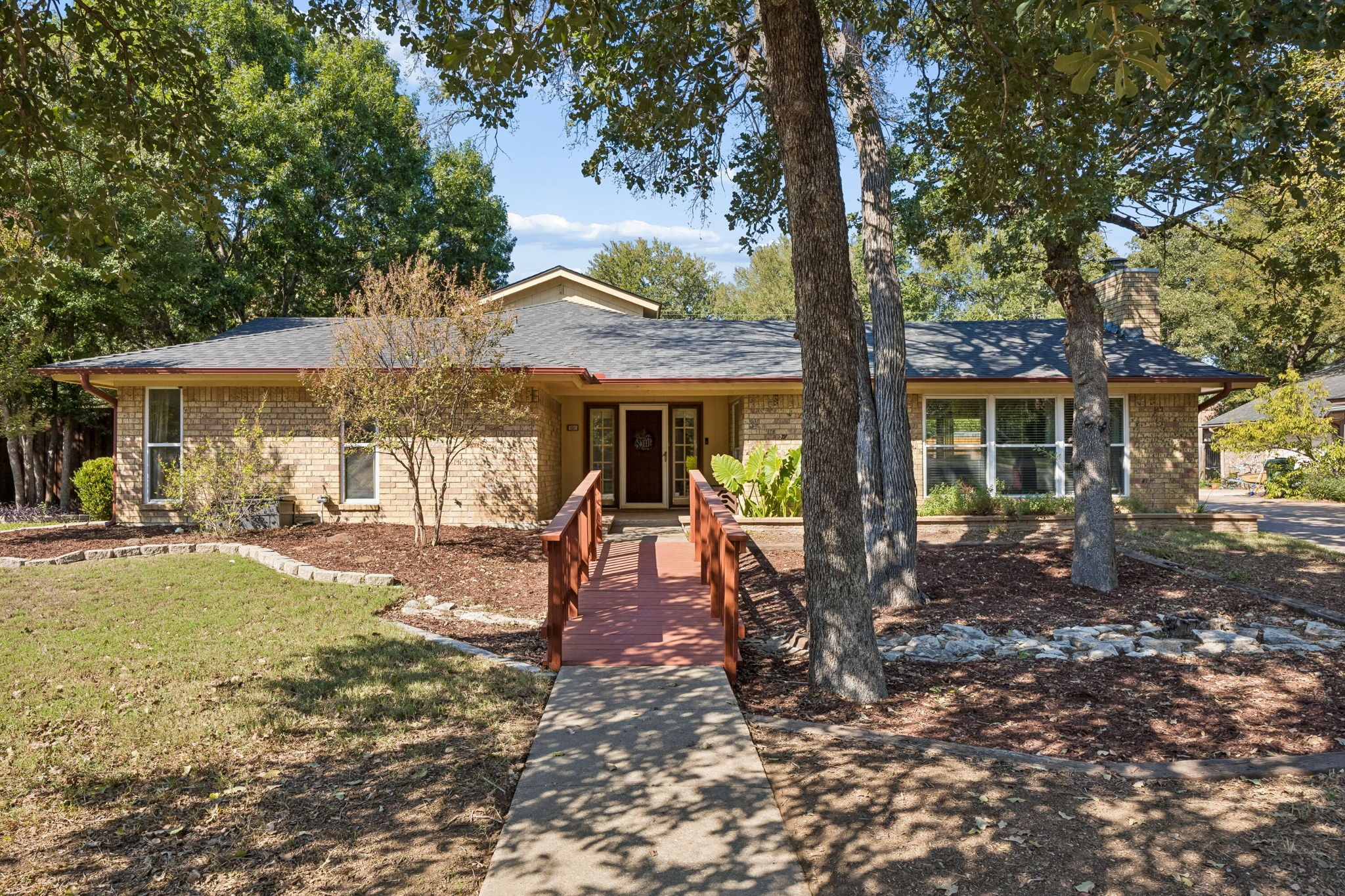 1501 Schumac Lane — photo