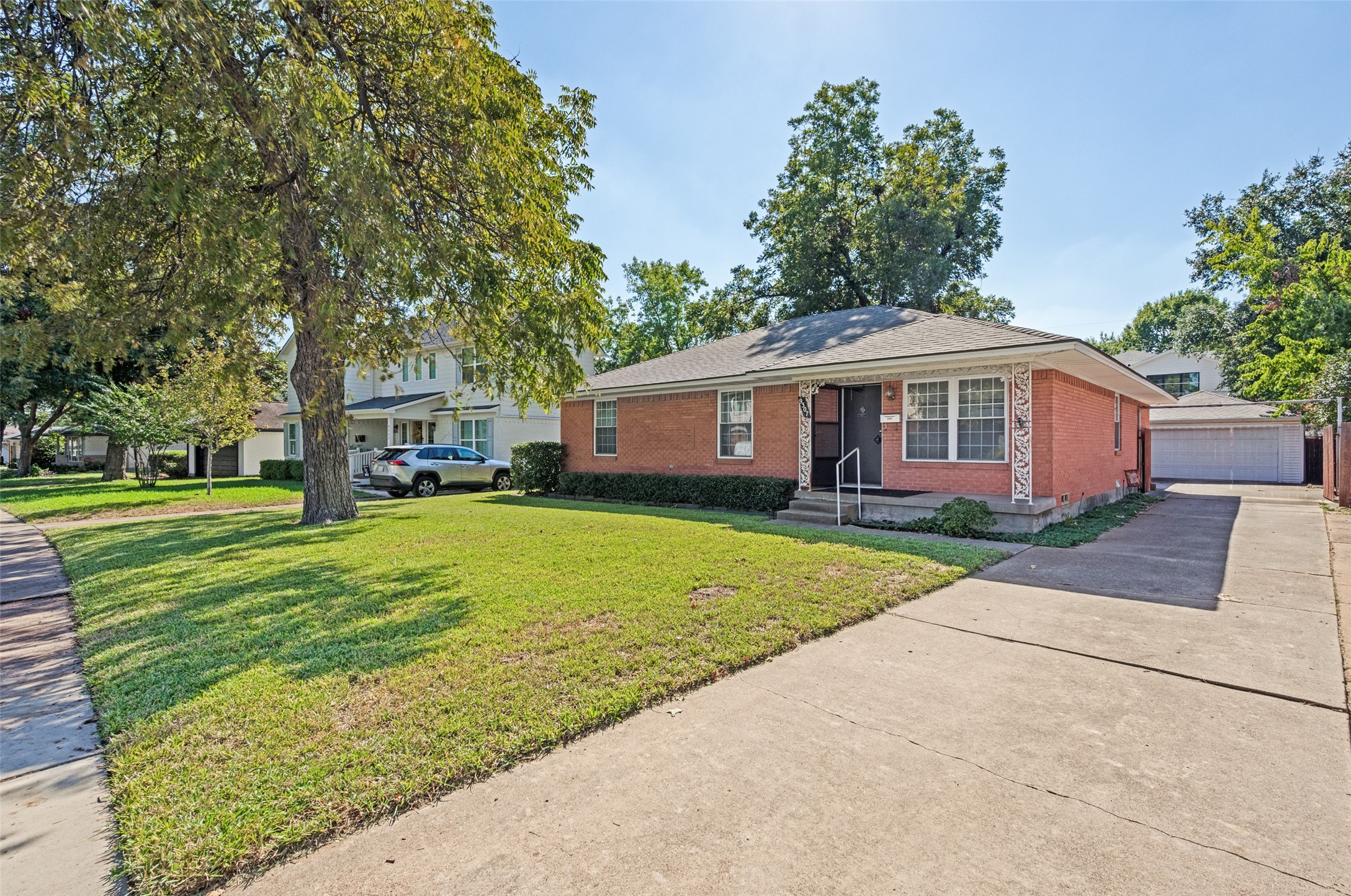9307 Leaside Drive — photo