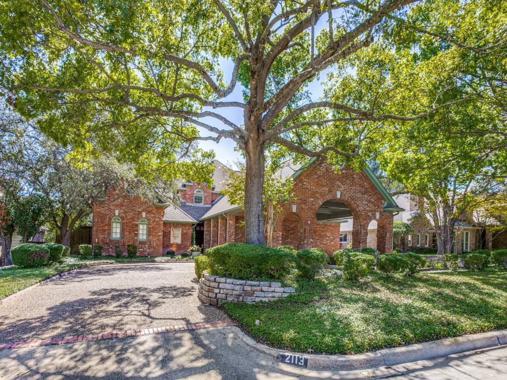 2113 Augusta — photo