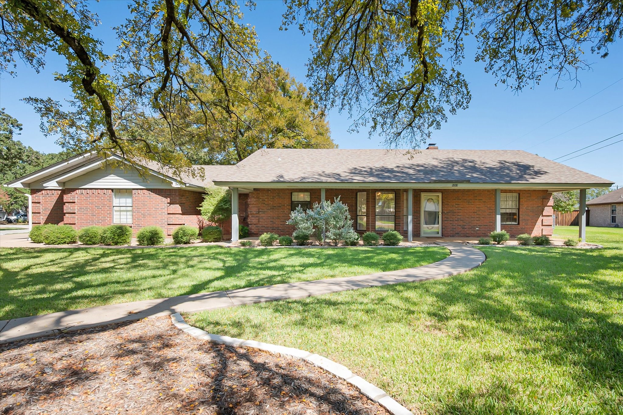 5203 Thunderbird Trail — photo