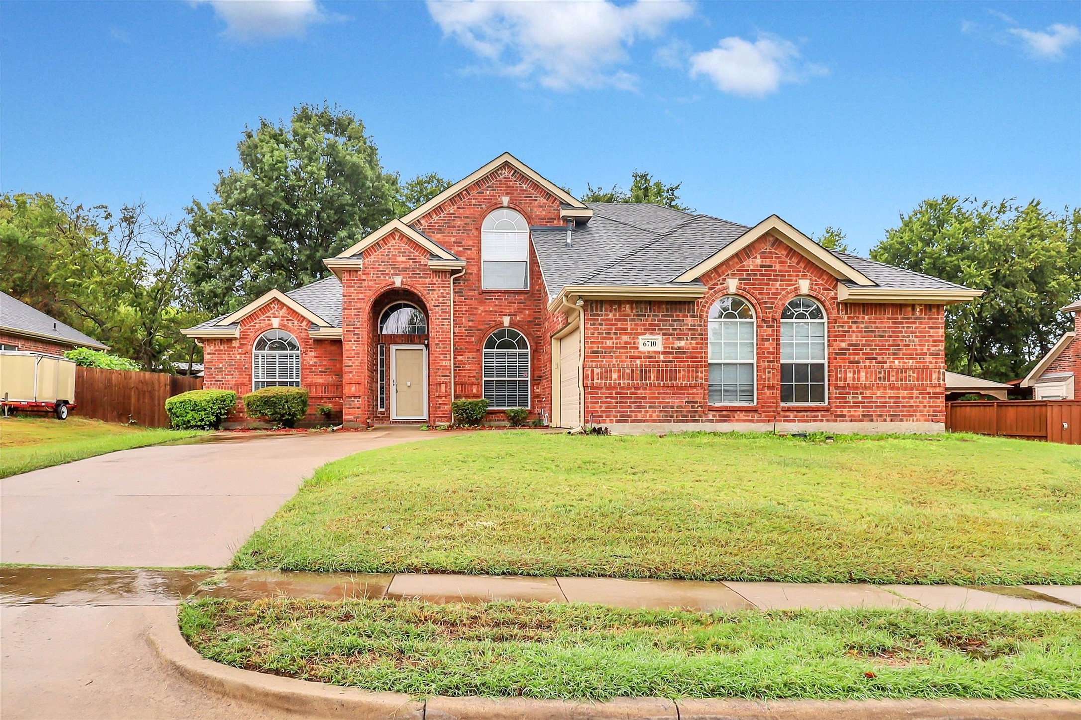 6710 Creek Bend — photo