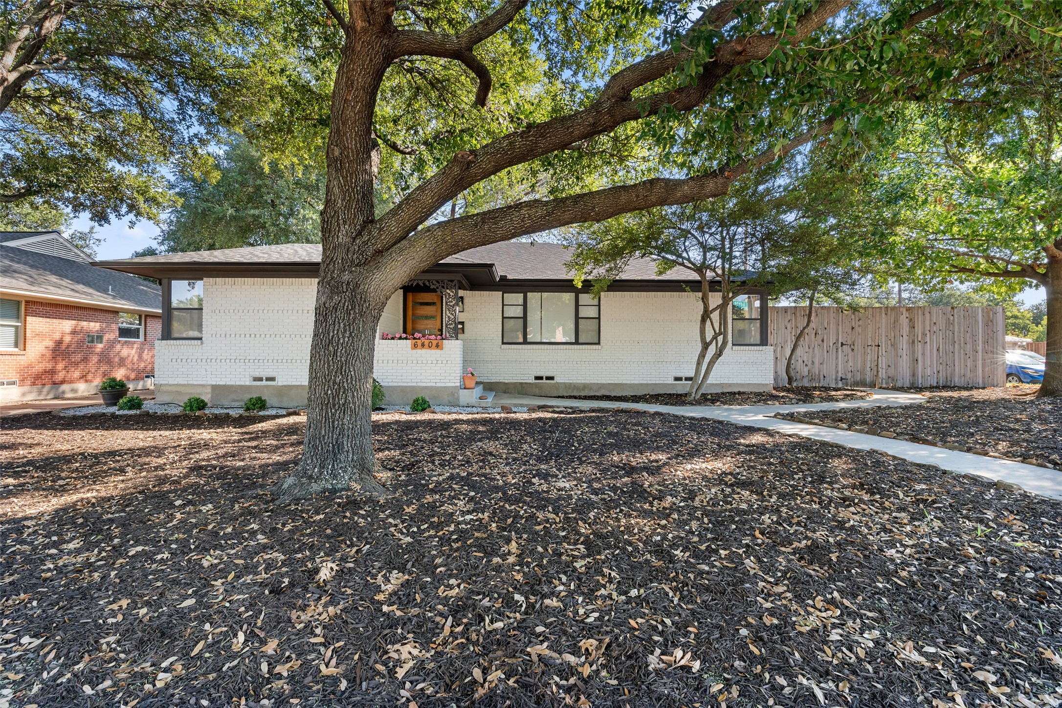6404 E Lovers Lane — photo