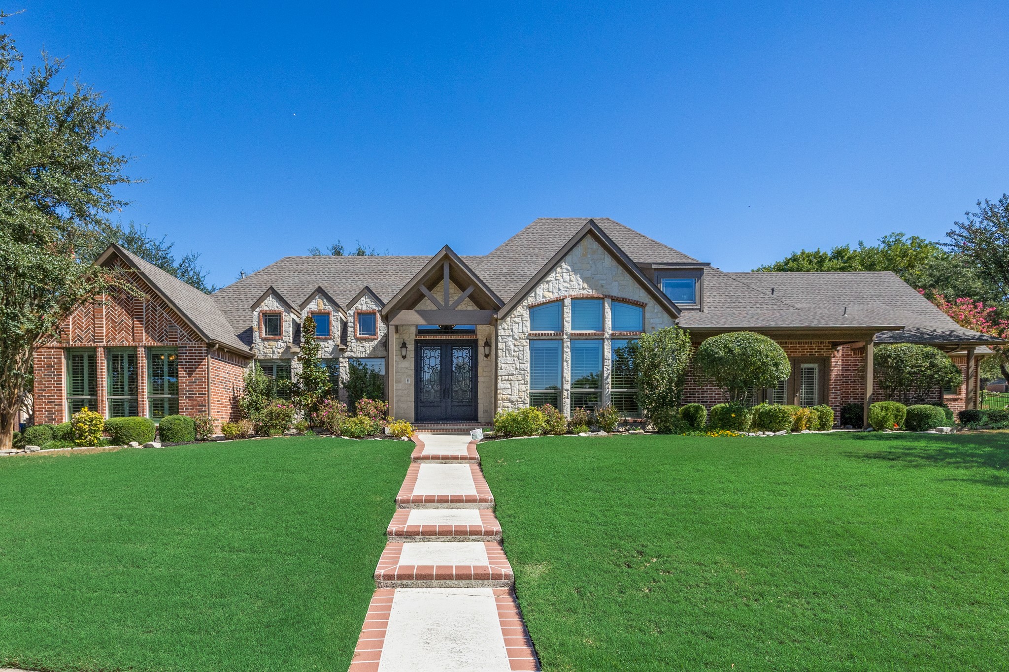 2400 Legend Drive — photo