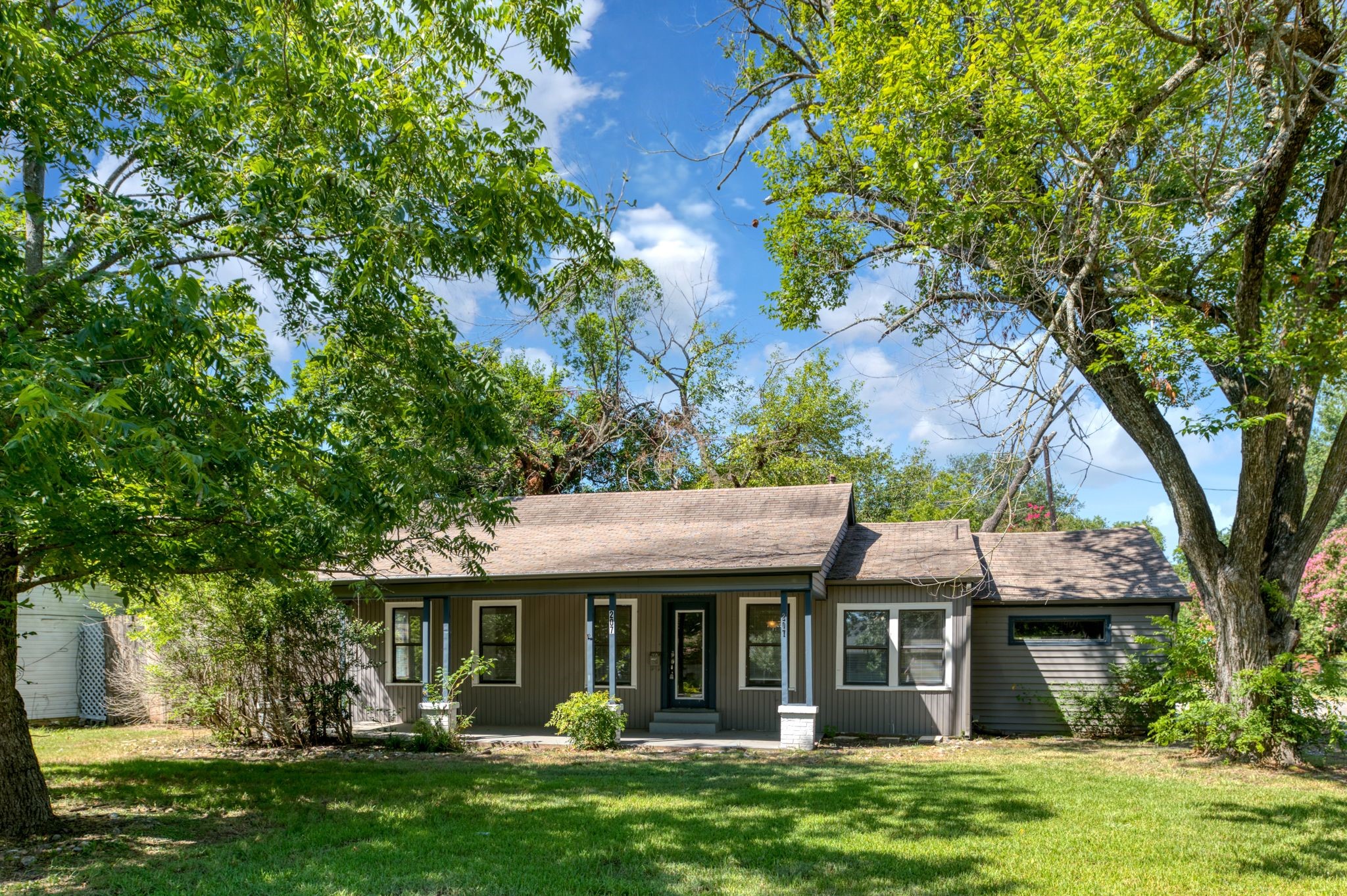 207 Hackberry Street — photo