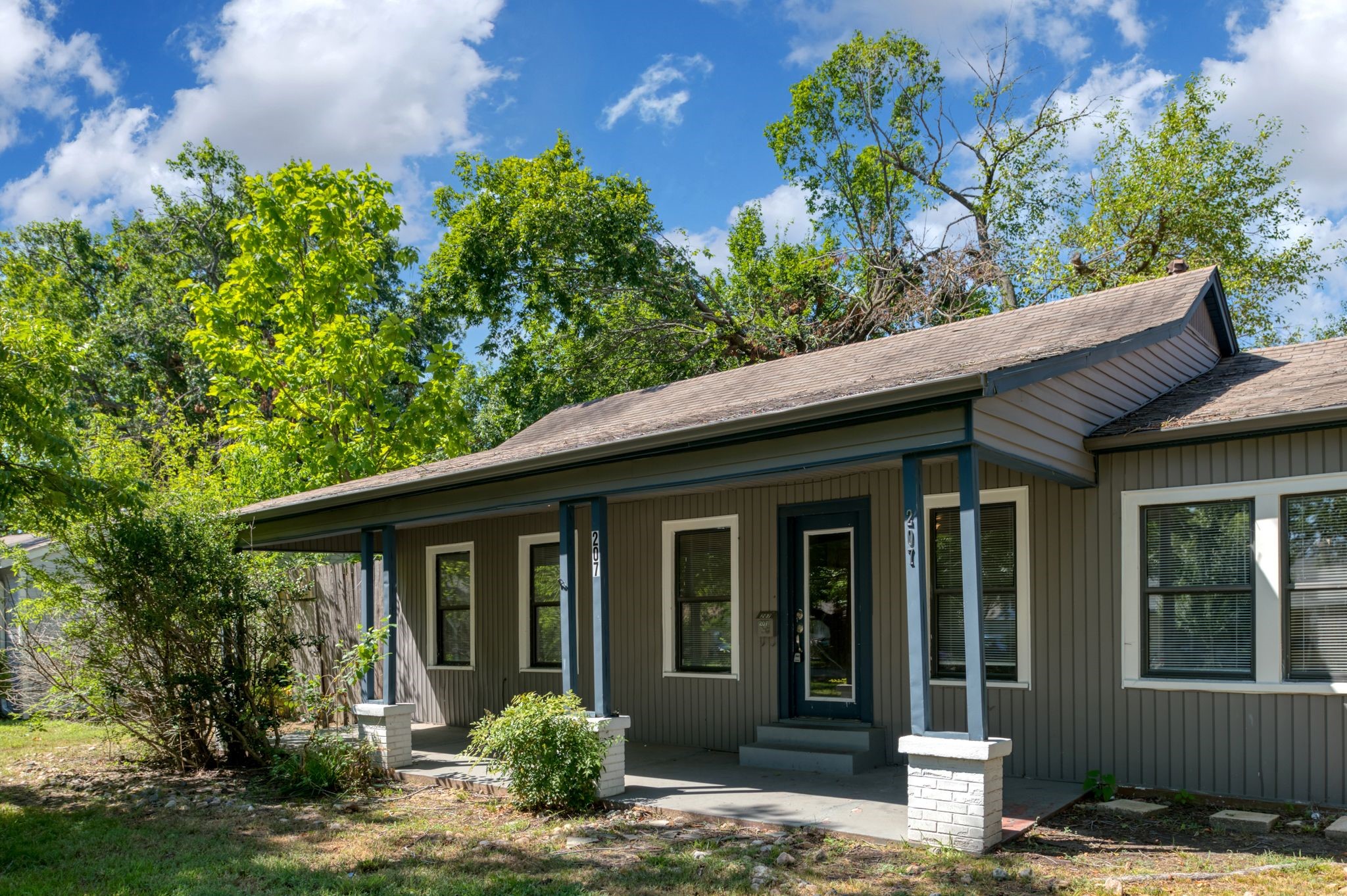 207 Hackberry Street, Terrell, TX 75160 — photo 2