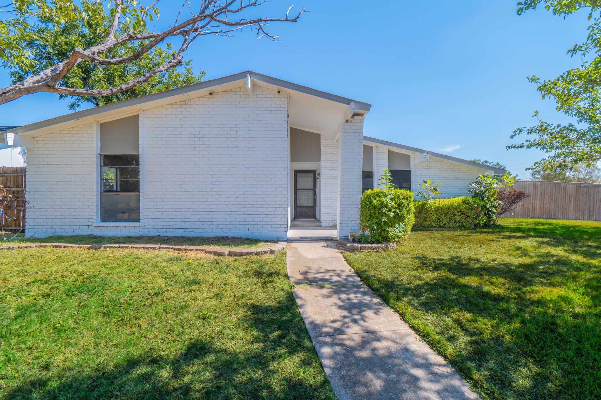 4312 Woodbluff Drive — photo