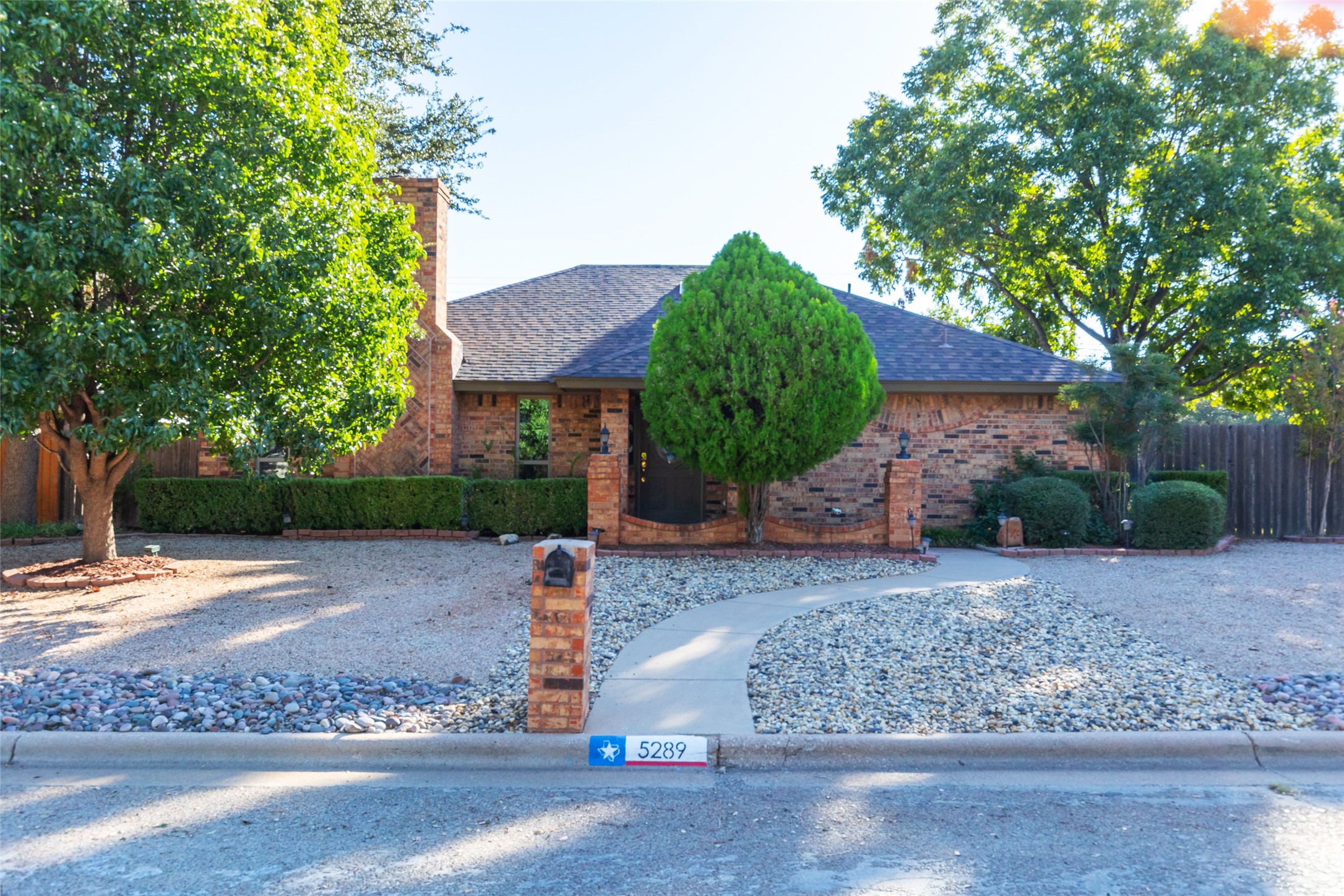 5289 Sherbrooke Lane — photo