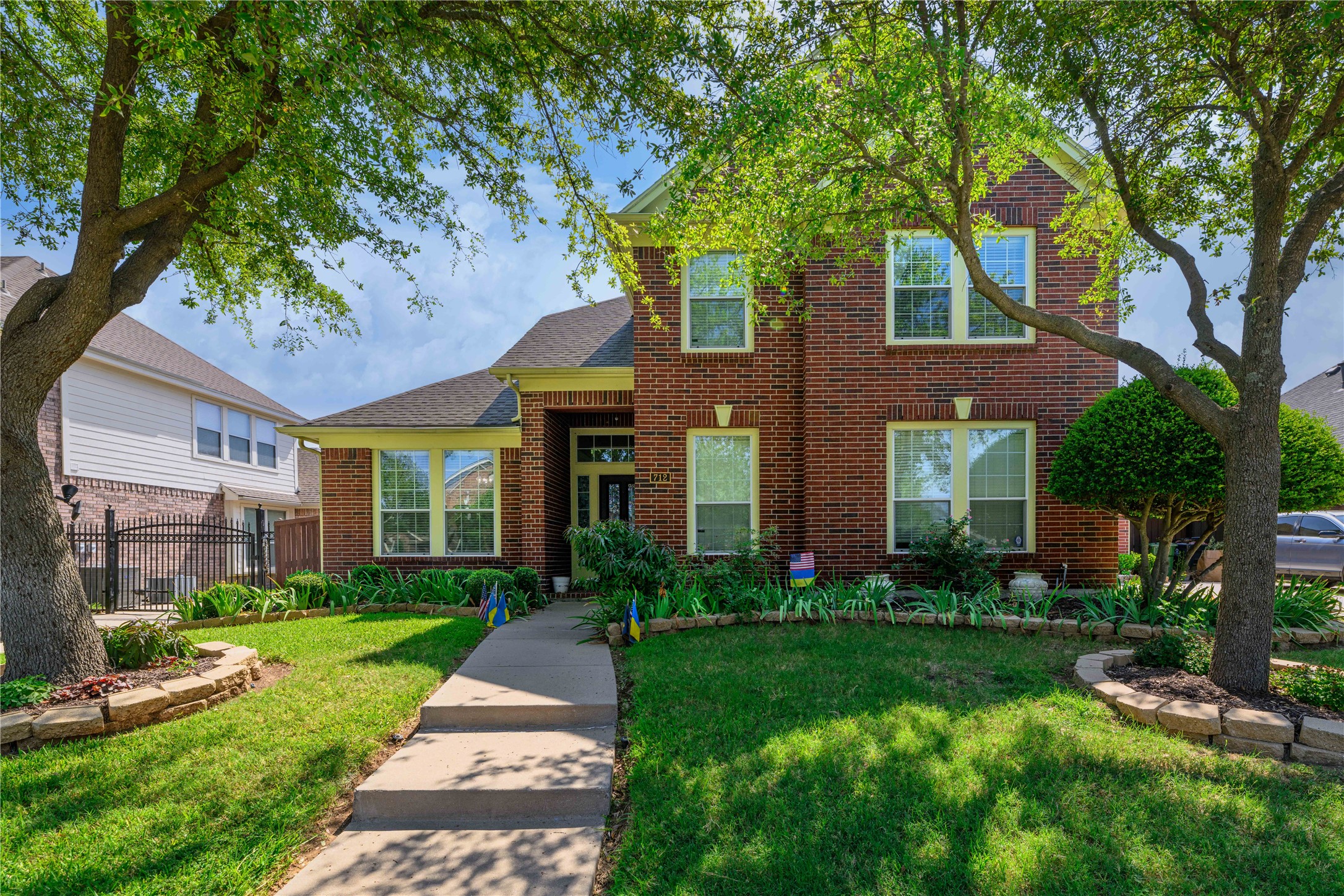 712 Twin Valley Drive — photo