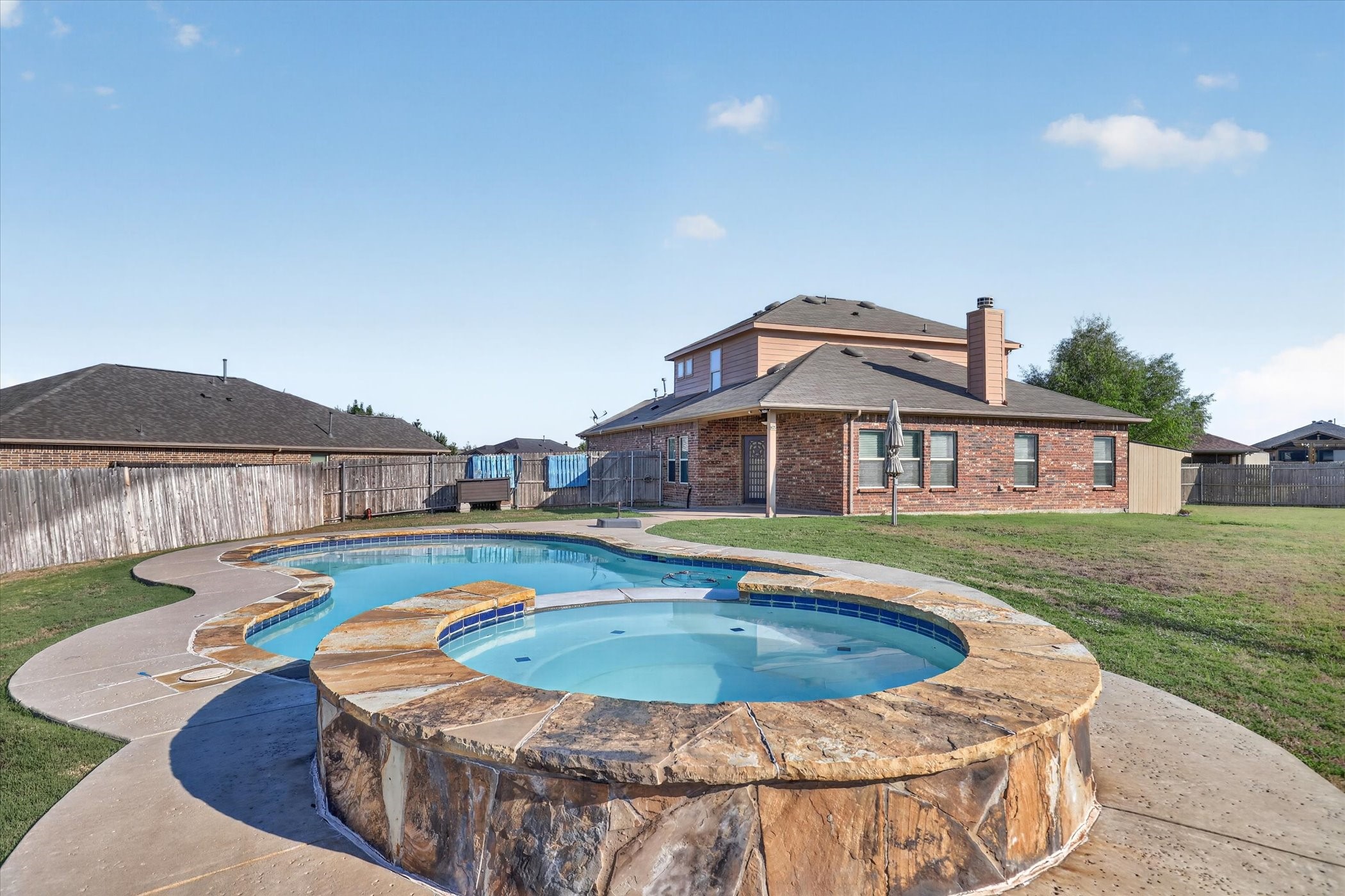 401 Eureka Court — photo