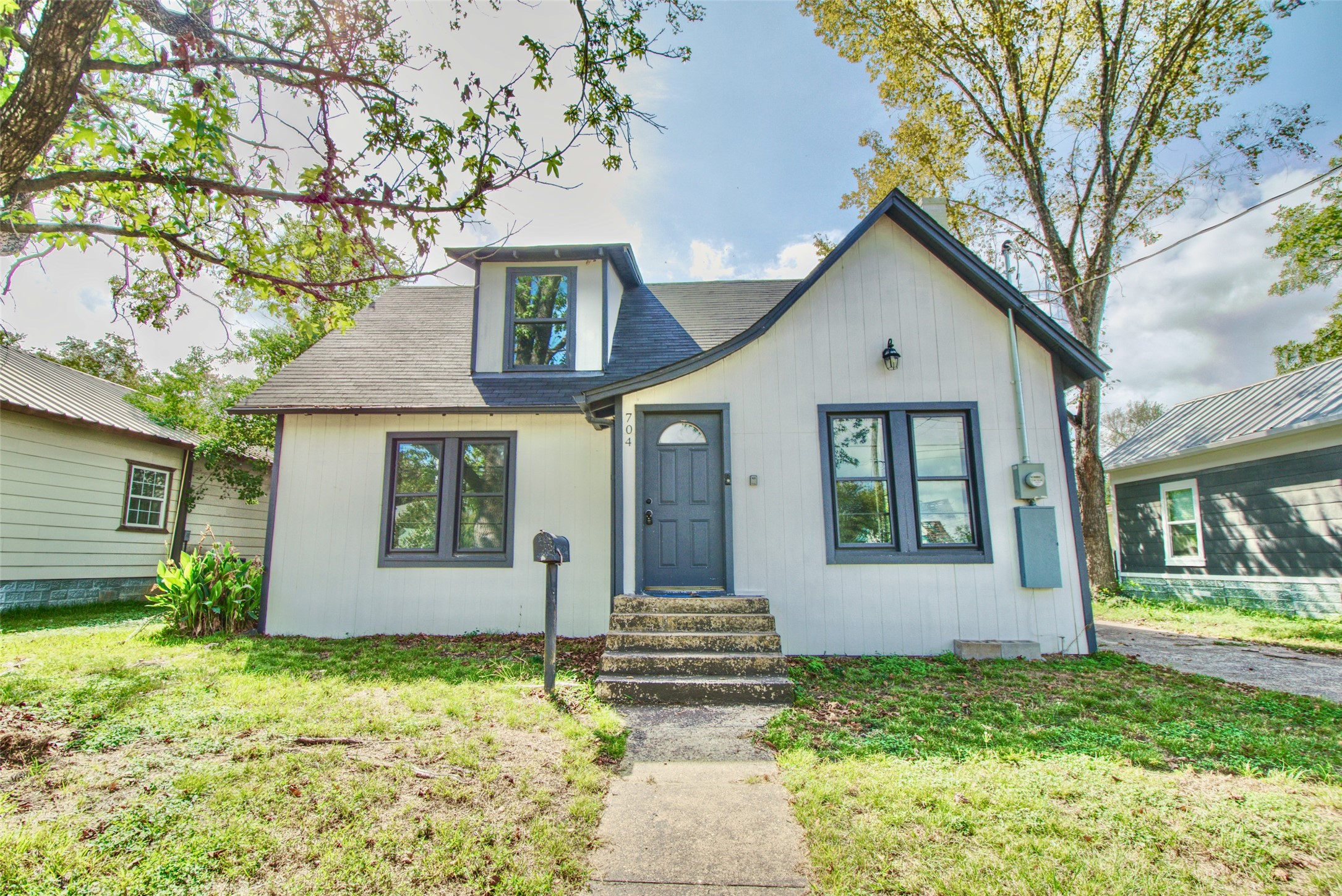 704 Pine Street — photo