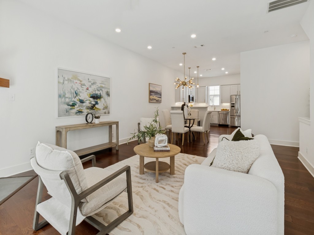 5743 Prospect Avenue Unit 102 — photo