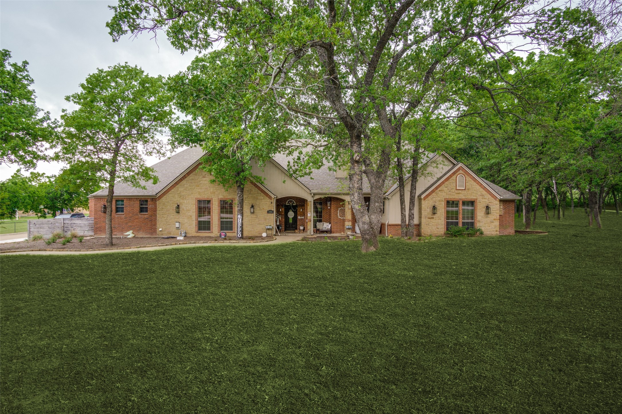101 Oakwood Drive — photo