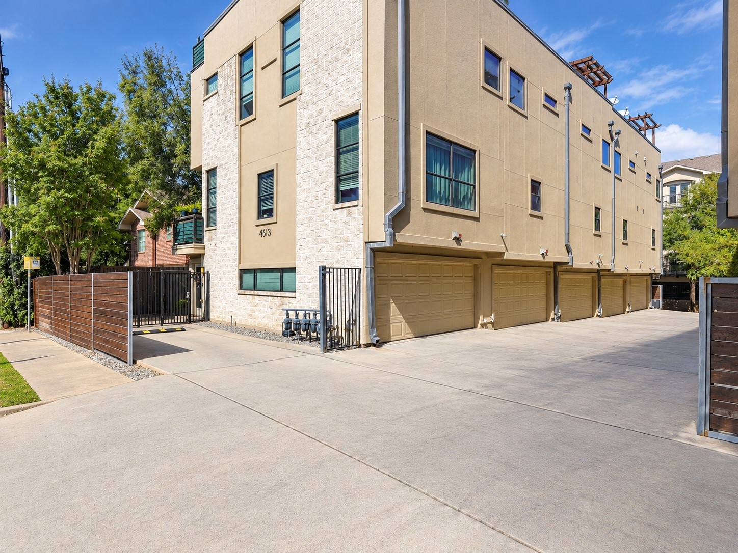 4618 Cedar Springs Road Unit B — photo