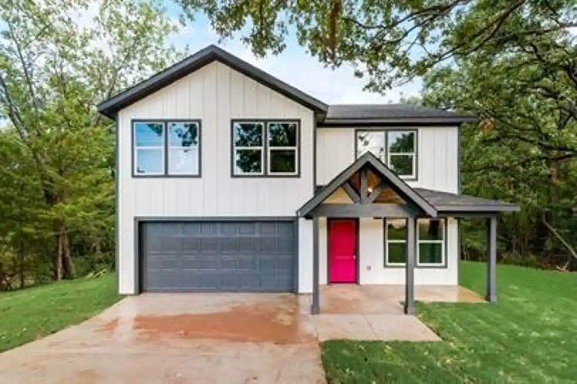1118 Oak Drive — photo