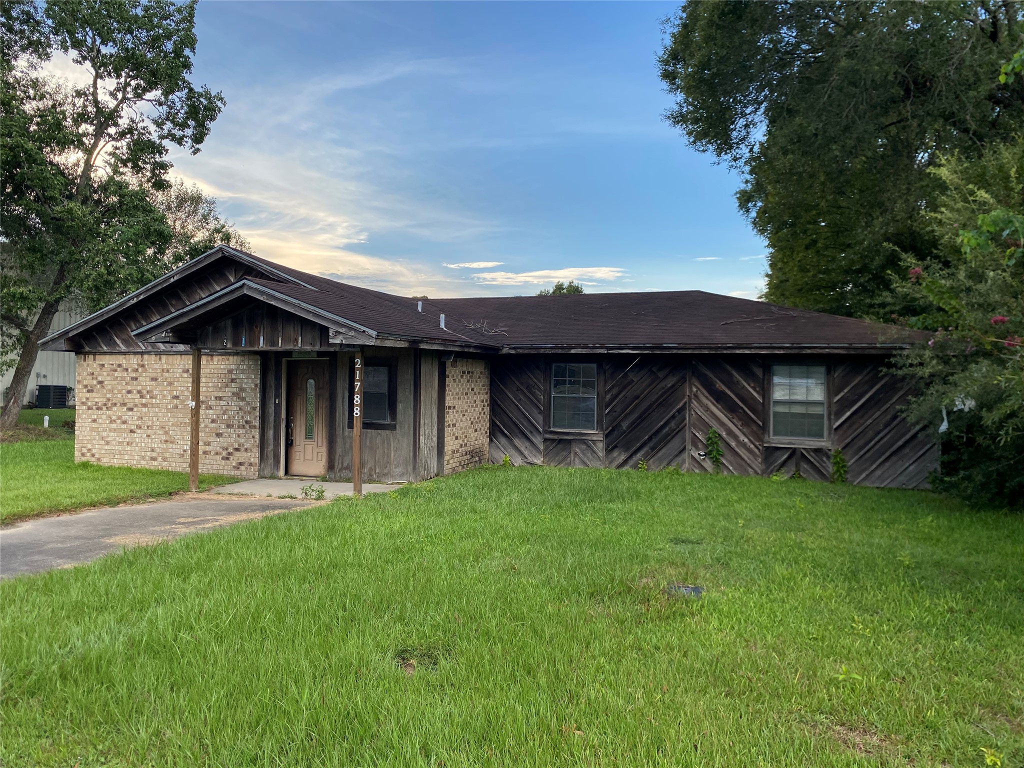 21788 IH 10 — photo