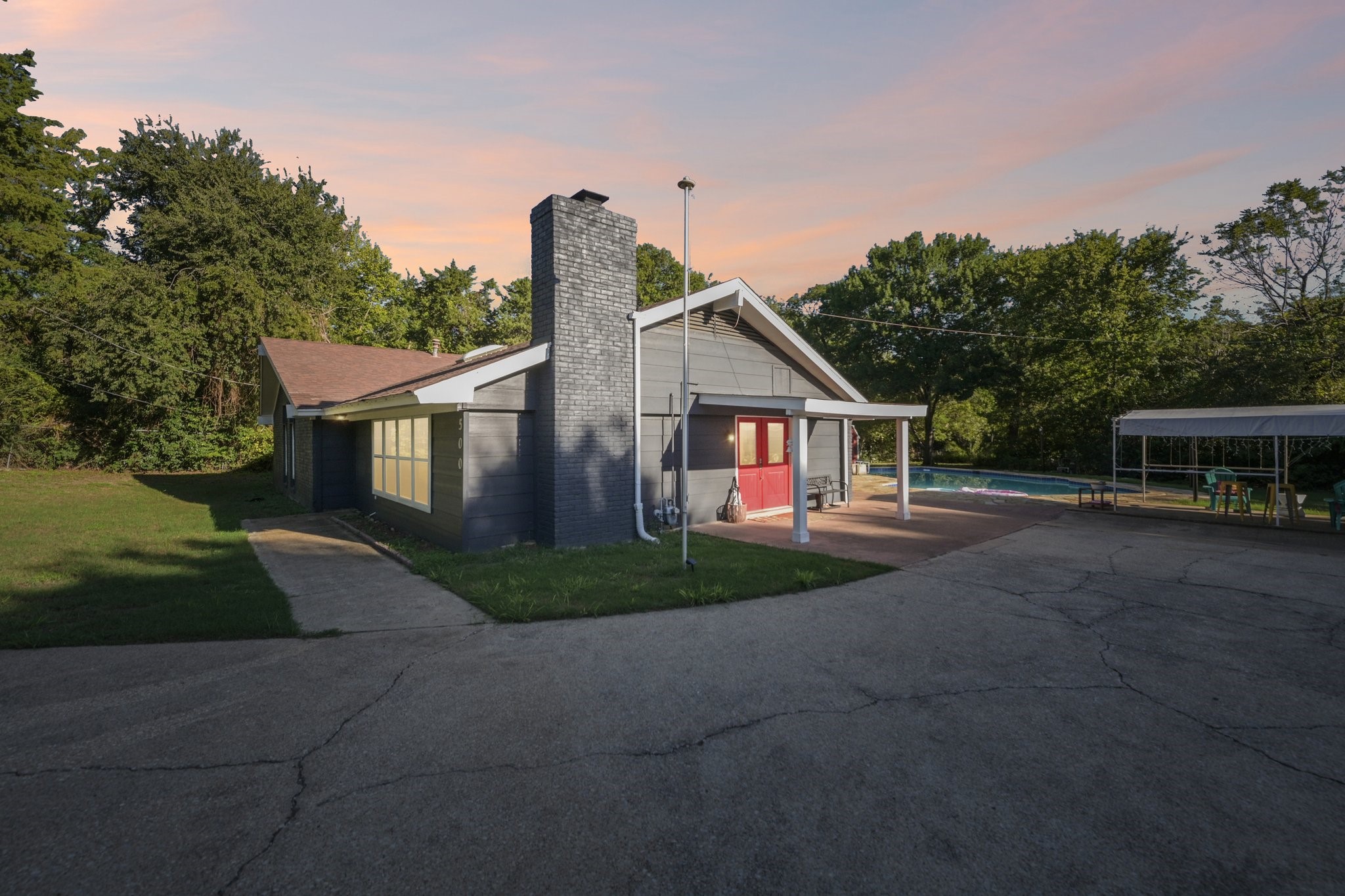 500 Spinner Road — photo