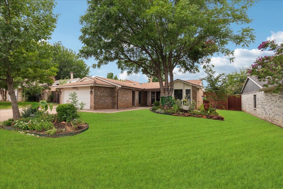 2604 Driskill Drive, Euless, TX 76039 — photo 2