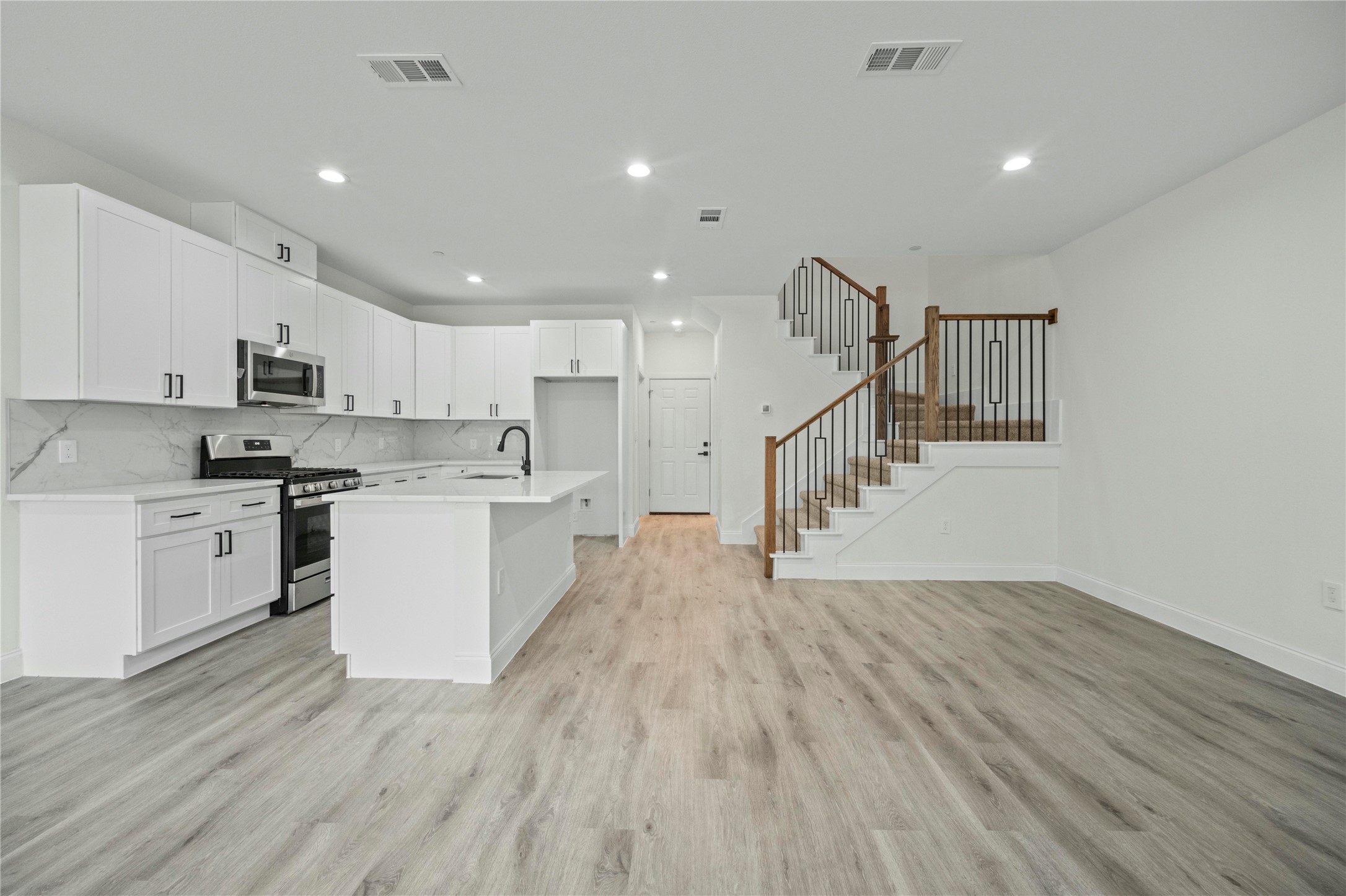 6125 Sachse Street — photo