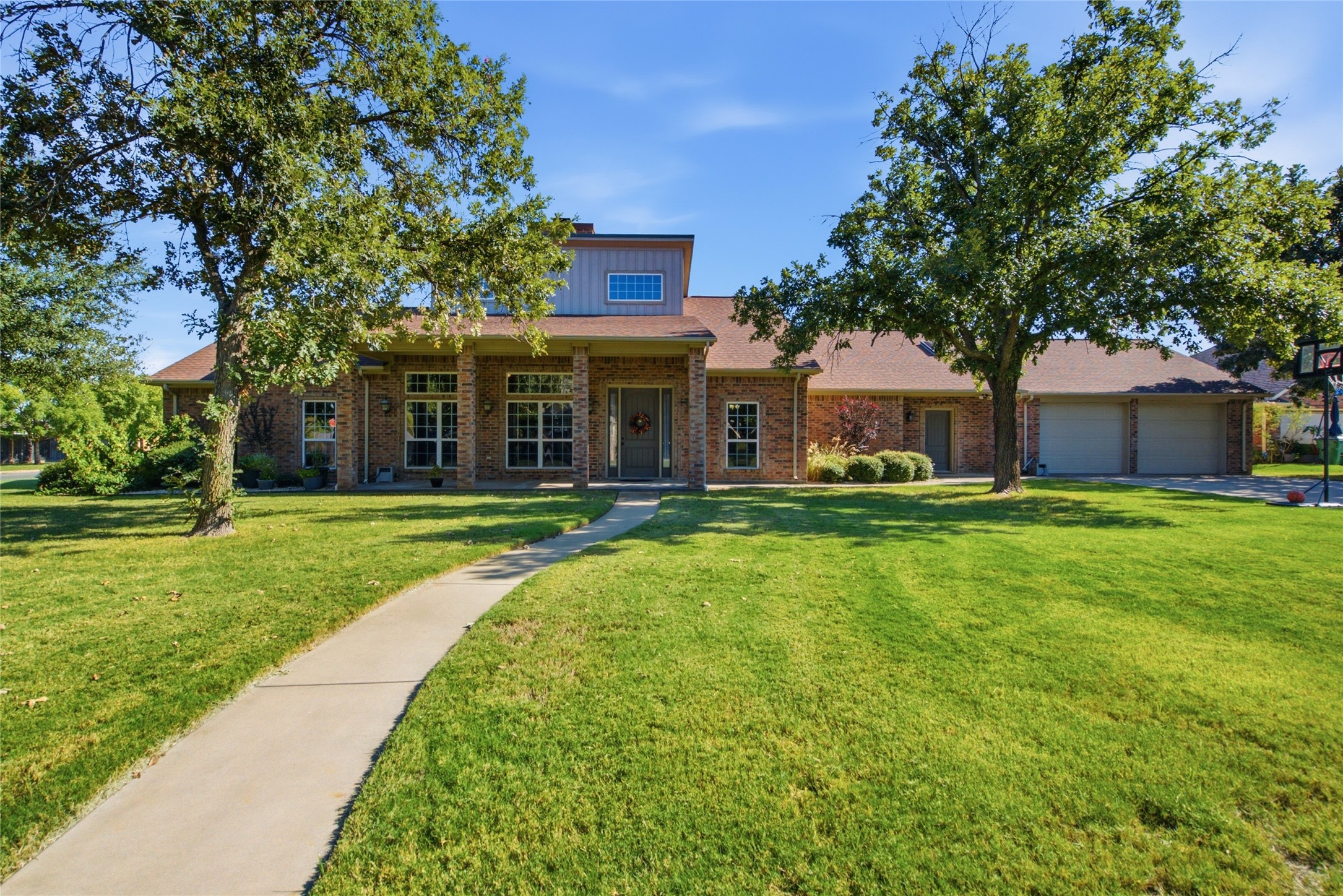 800 Cottonwood Court — photo