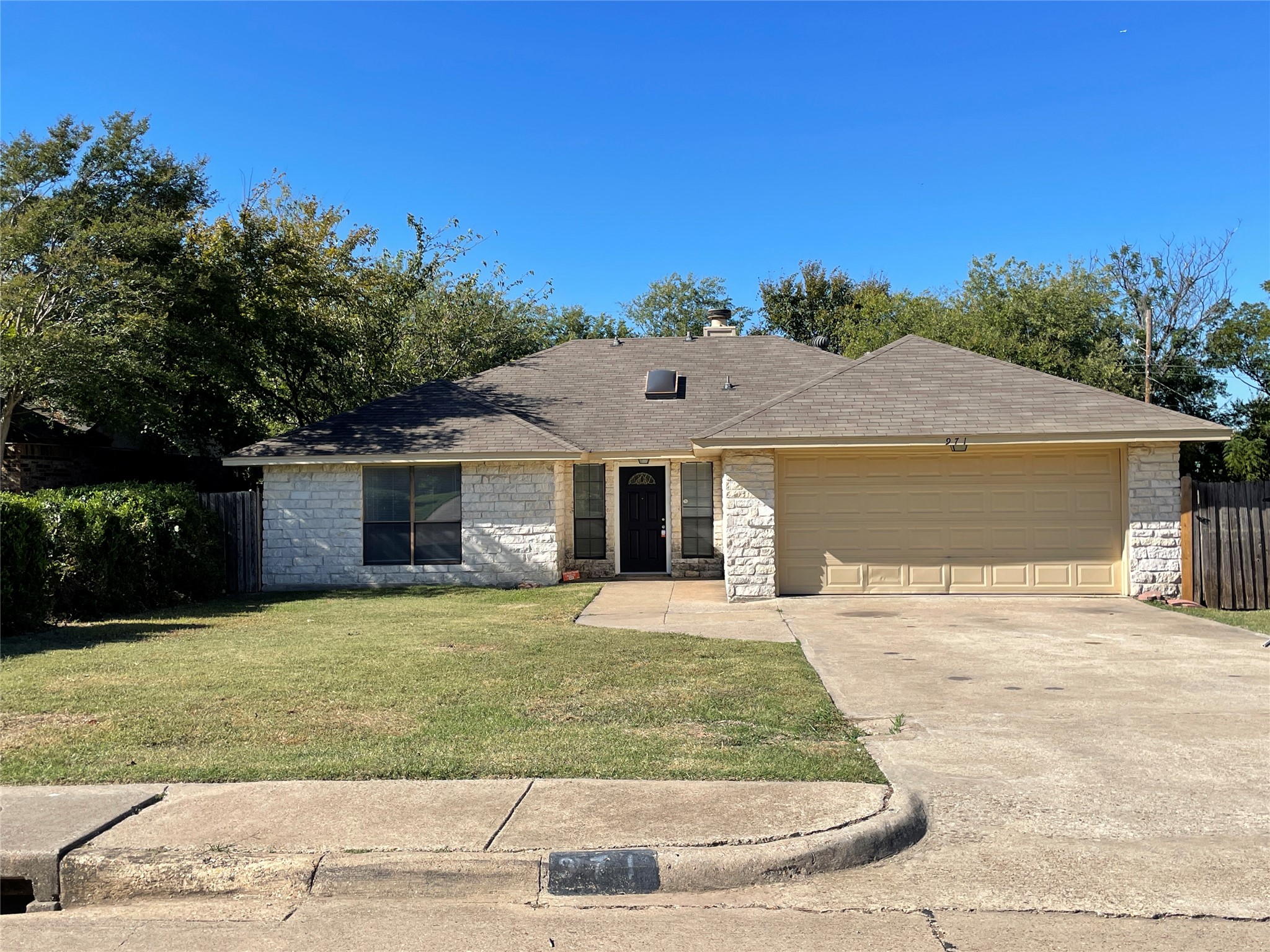 971 N Brookside Drive — photo