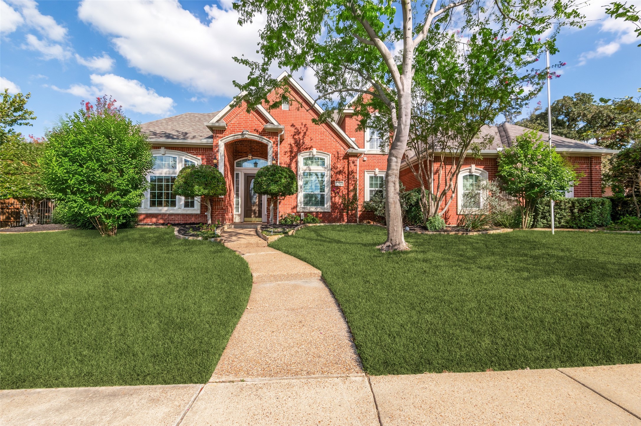 2704 Horsehead Crossing — photo