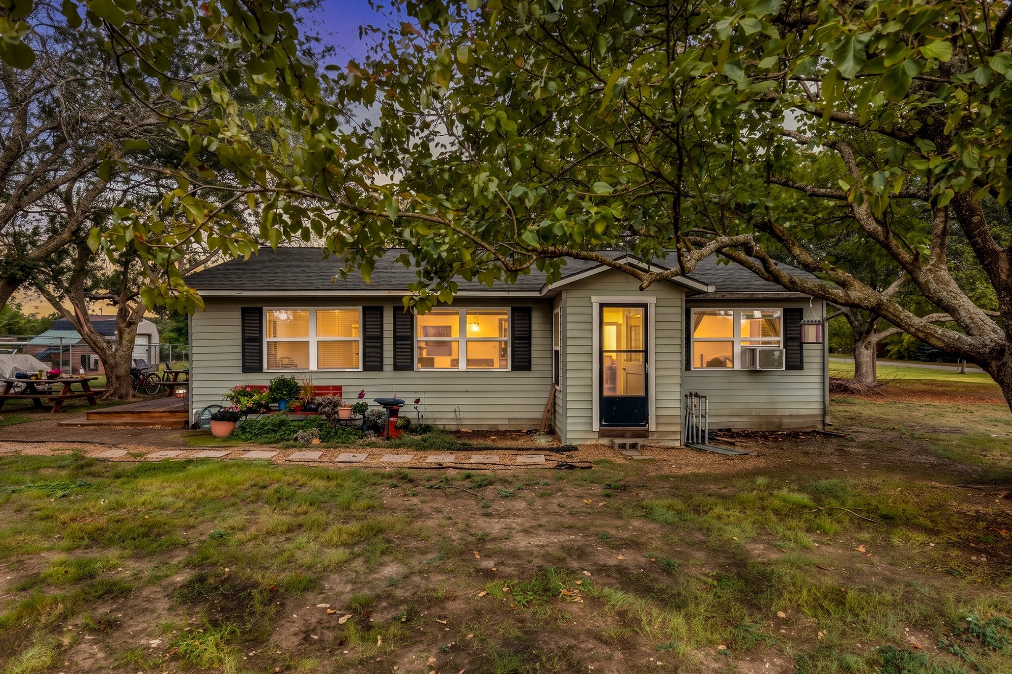 1320 Apple Lane — photo