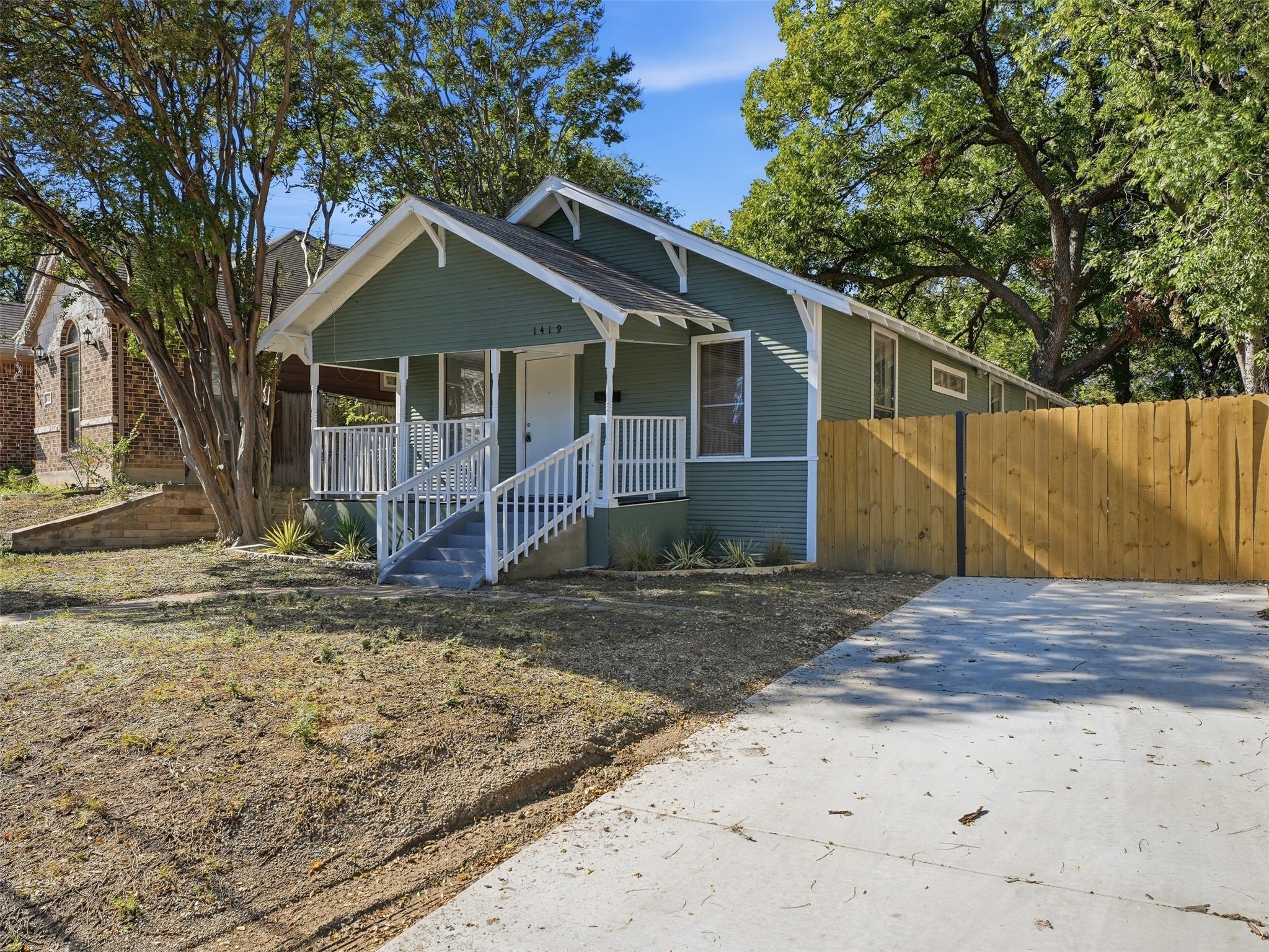 1419 E Waco Avenue — photo