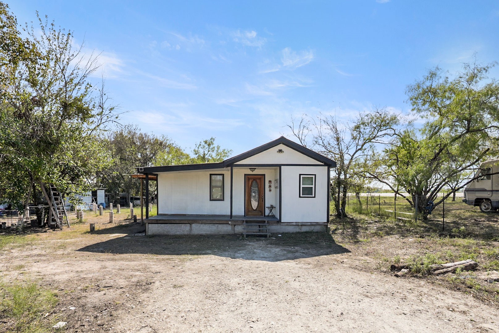 4996 FM 636 — photo
