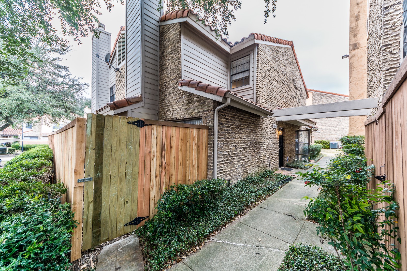 885 Dublin Drive Unit 3 — photo