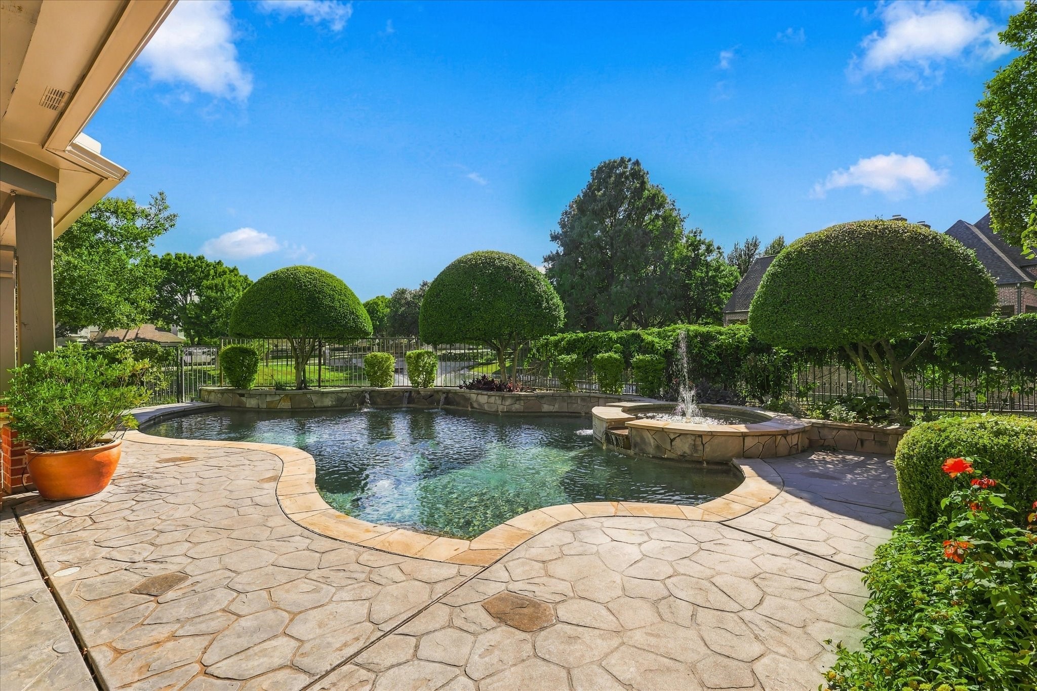 2104 Sutton Place, Plano, TX 75093 — photo 2