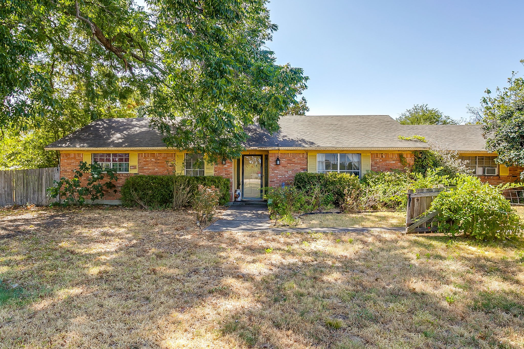 4716 E University Drive — photo