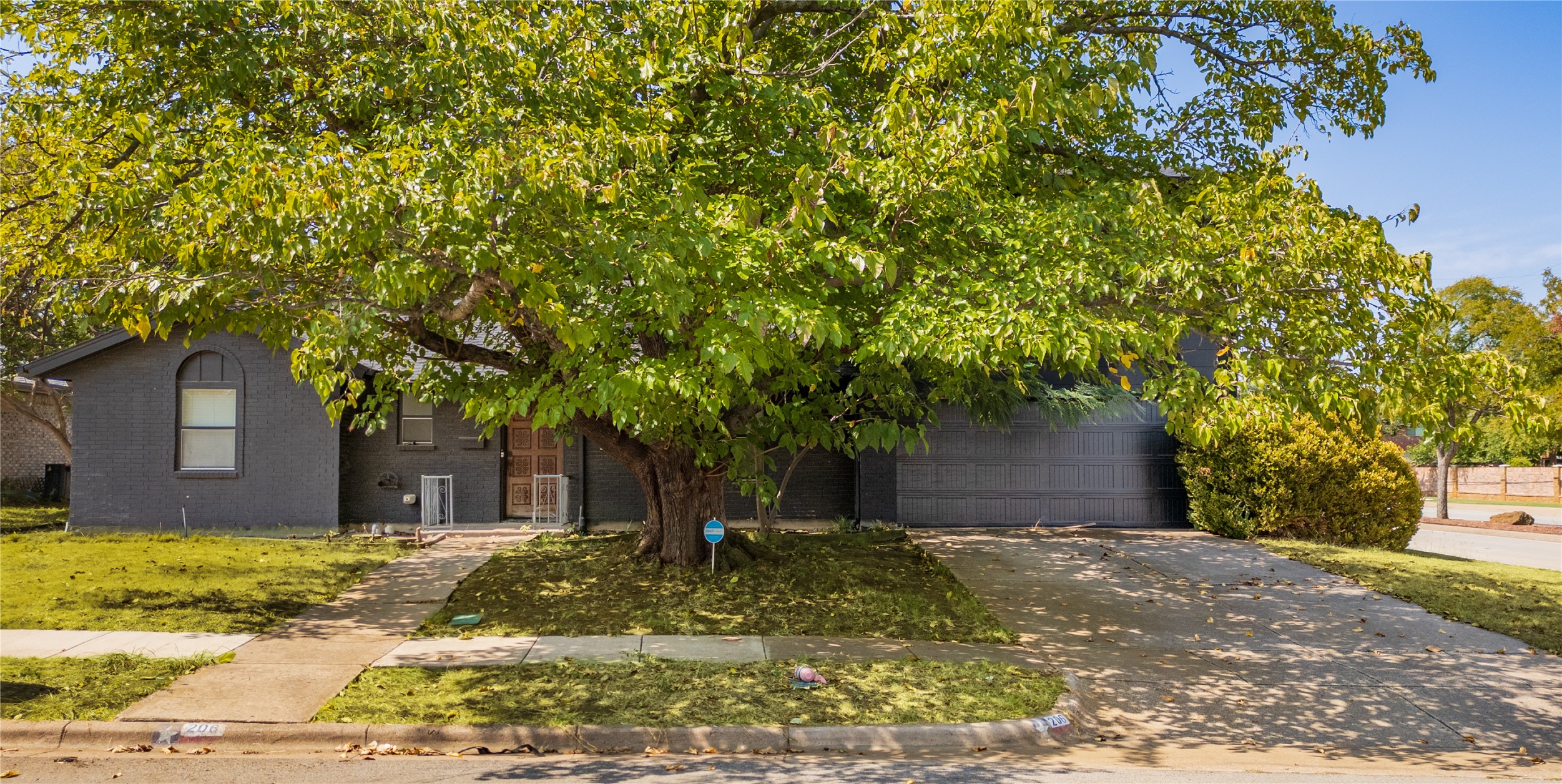 206 Sixpence Lane — photo