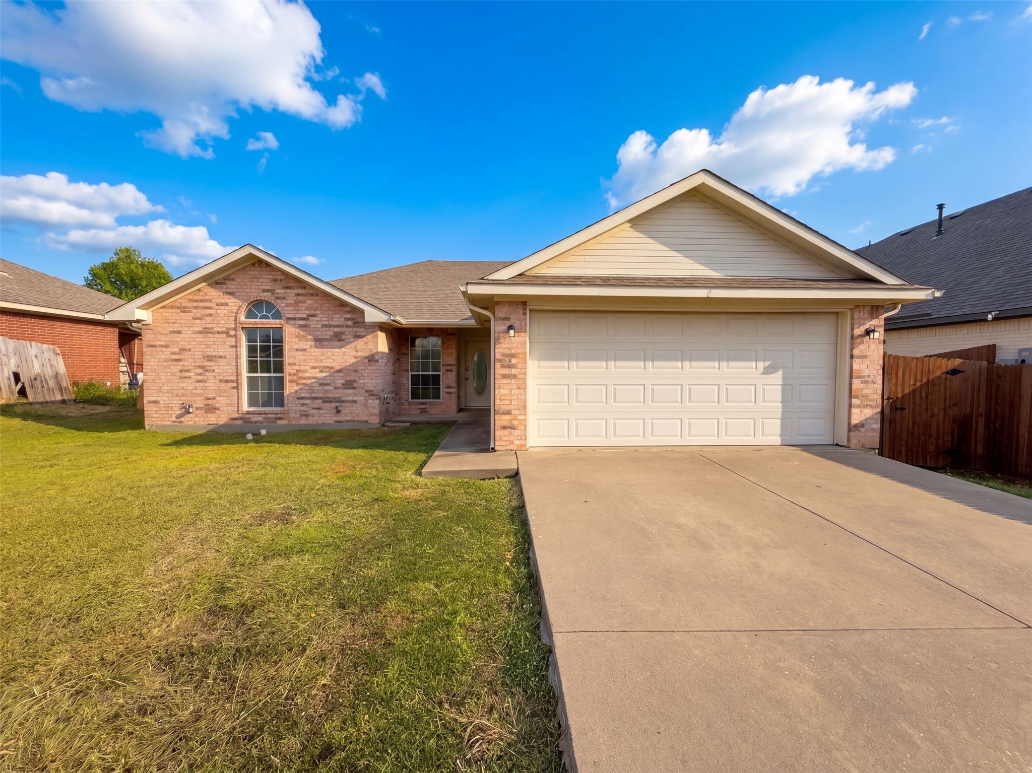 208 Comanche Trail — photo