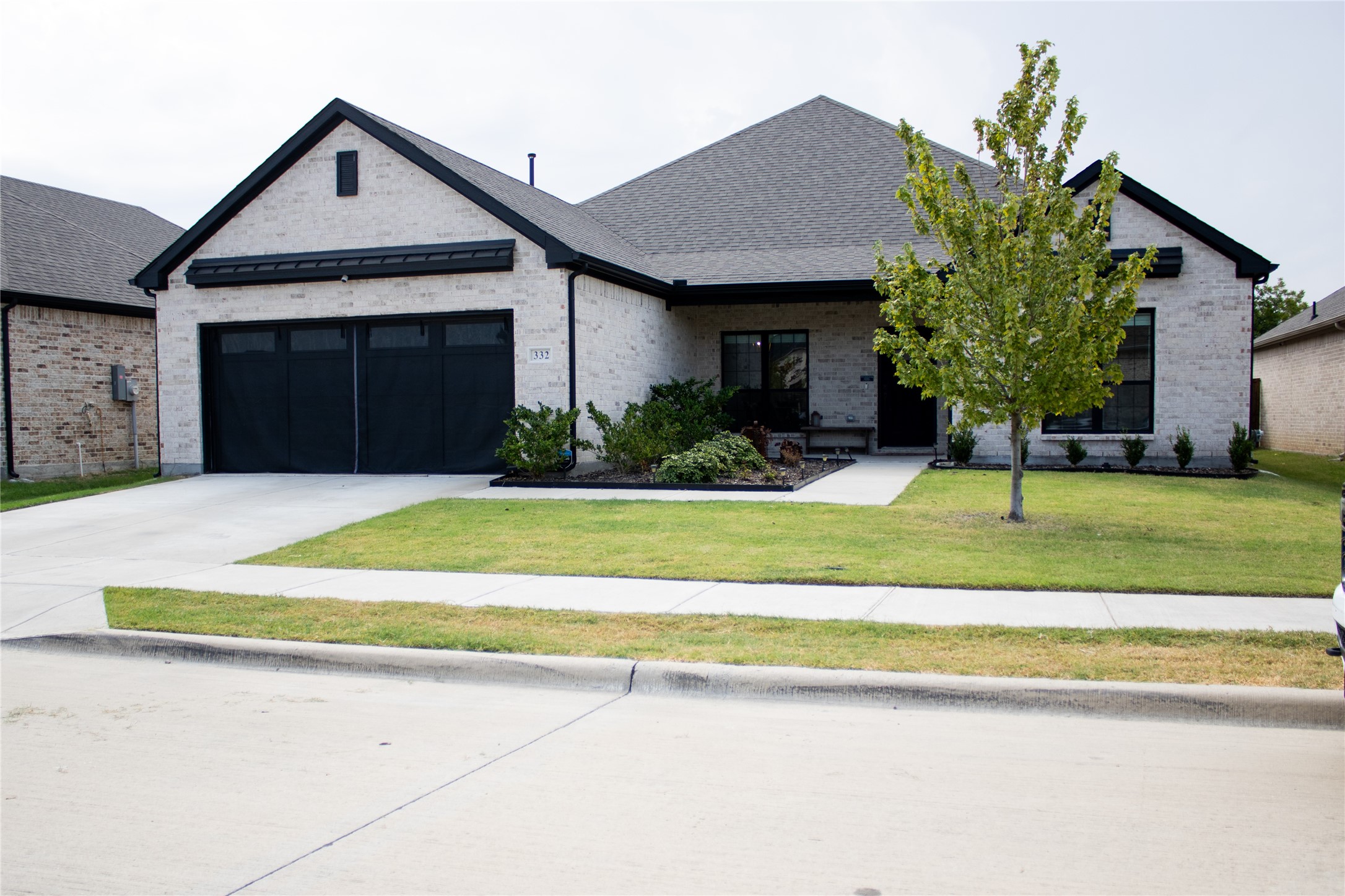332 Lakeside Drive — photo