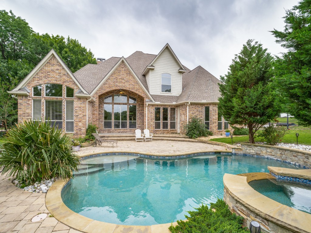207 River Oaks — photo