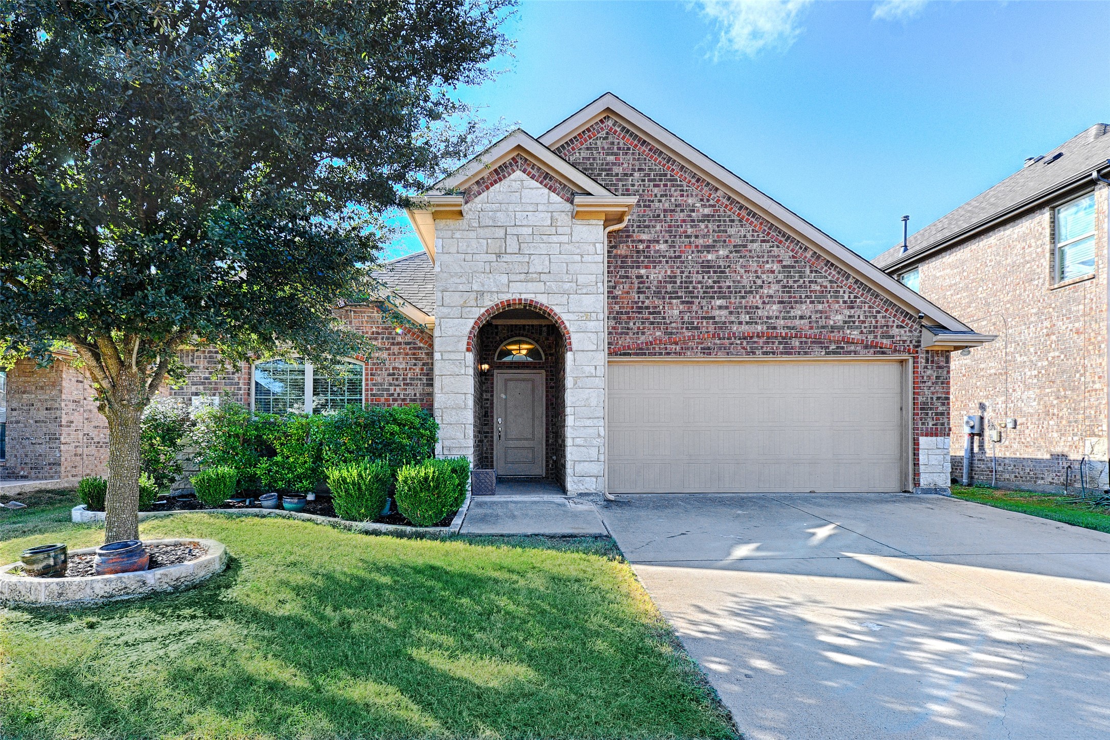 716 Jamestown Lane — photo