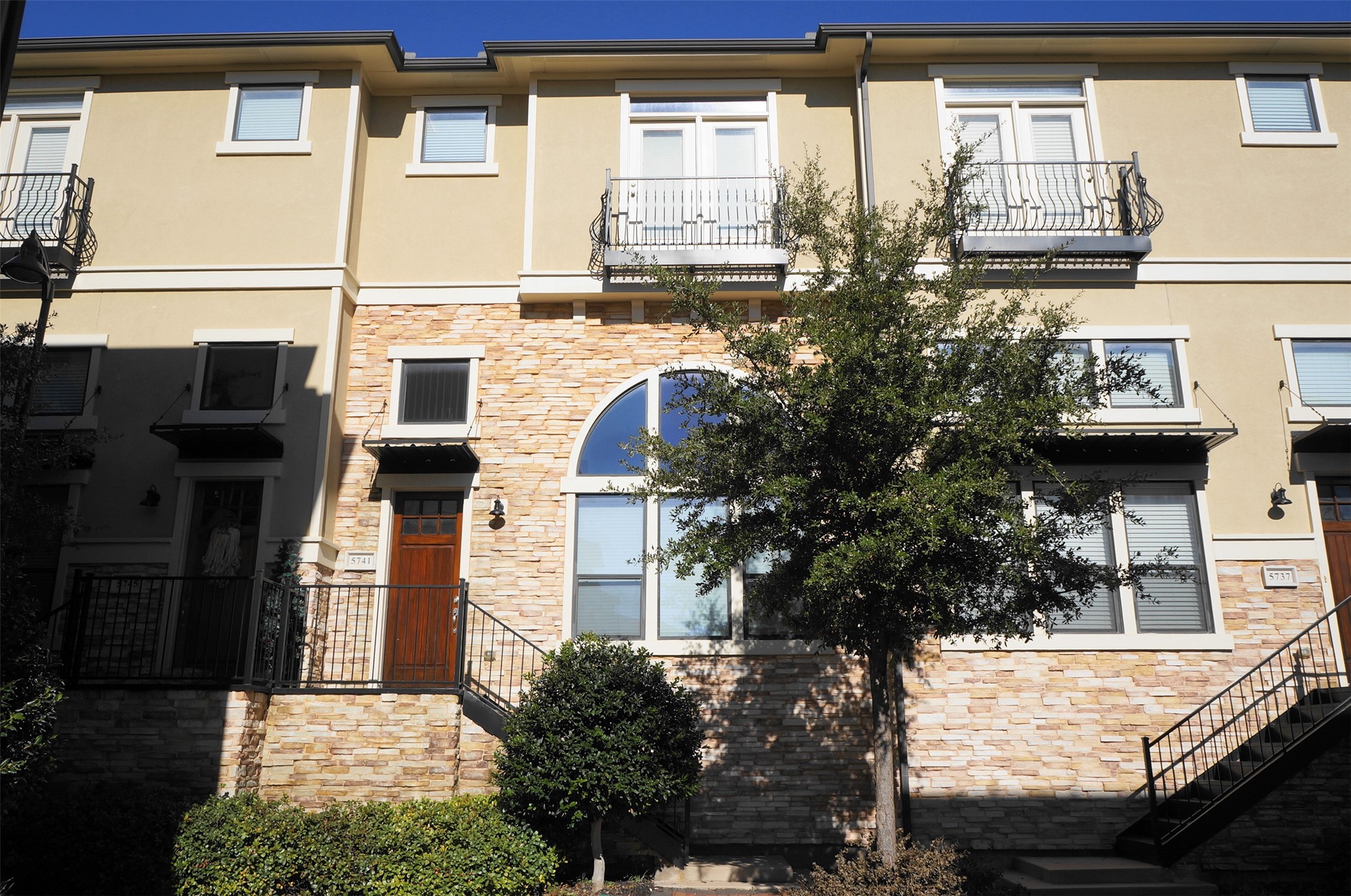 5741 Pantheon Court — photo