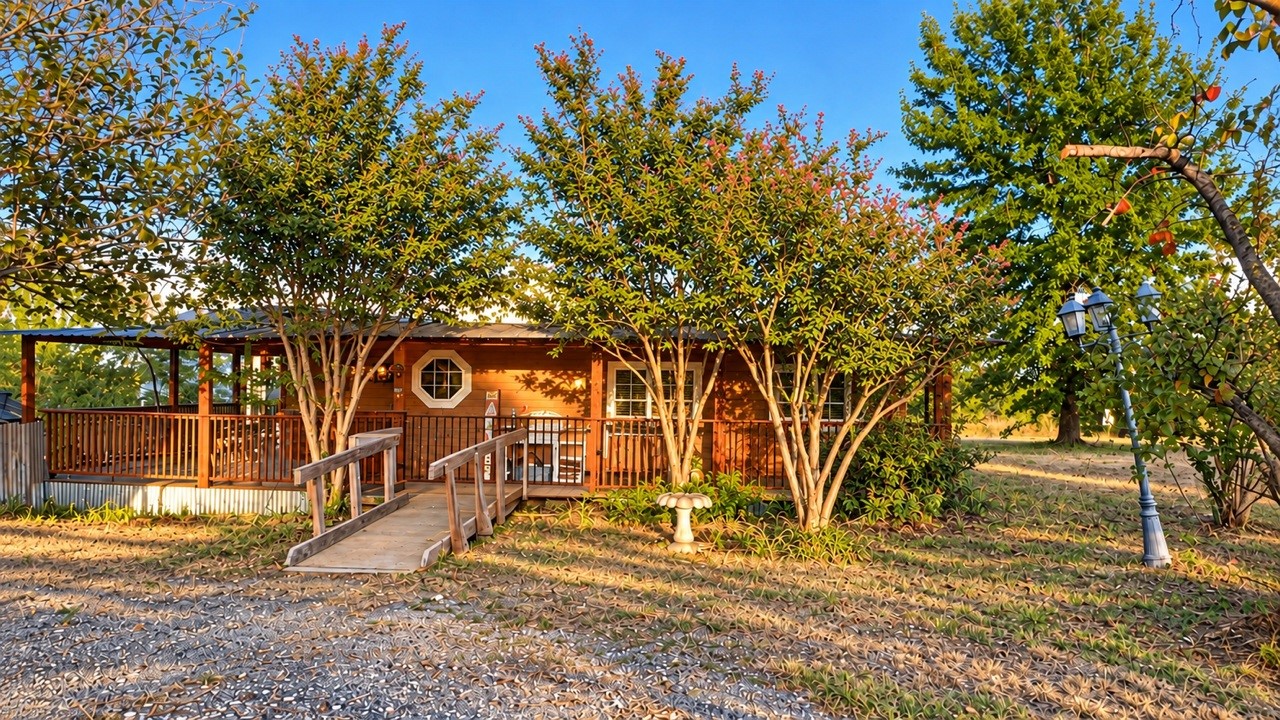 14833 FM 2756 — photo