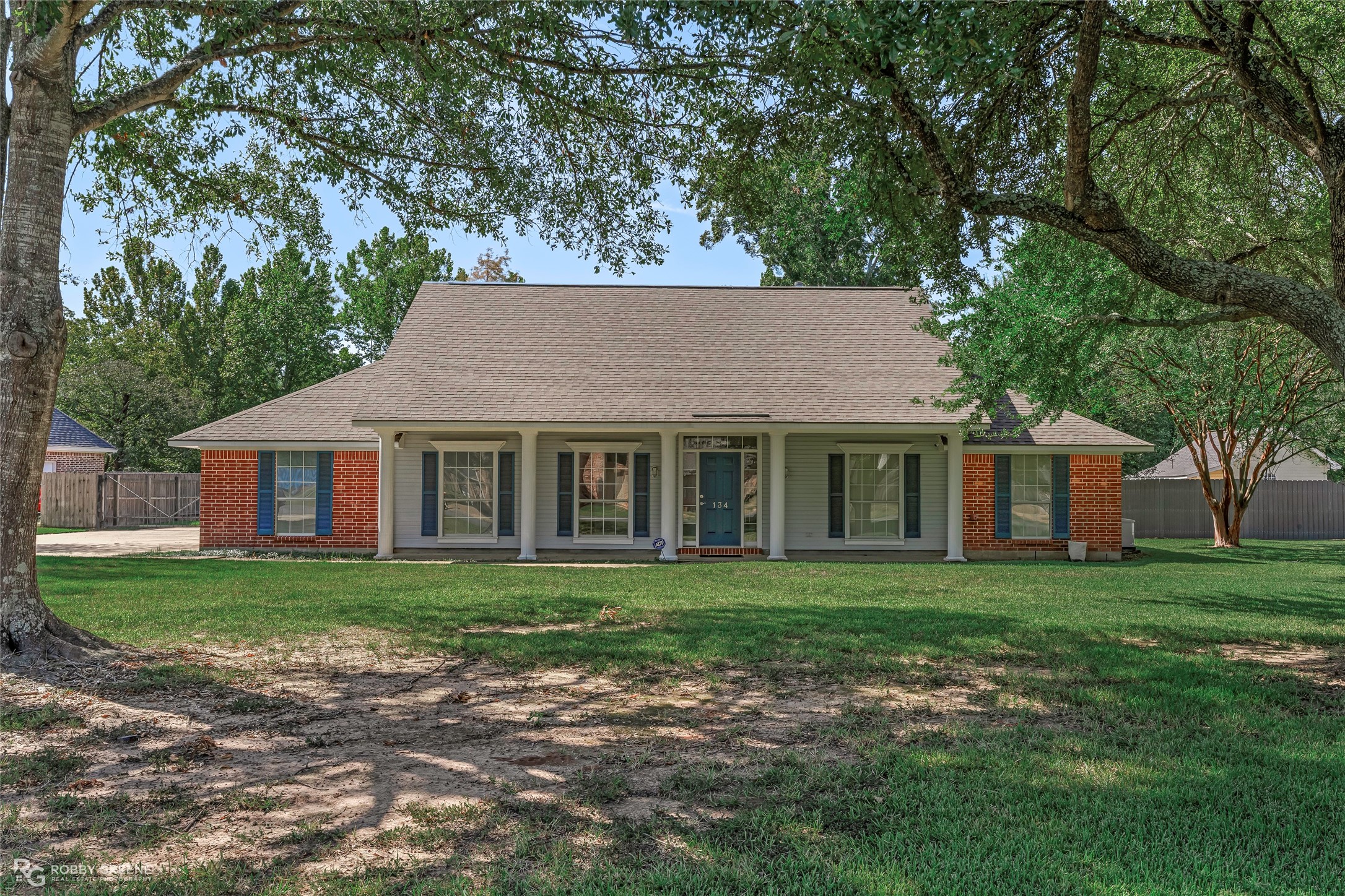 134 Crosscreek Drive — photo