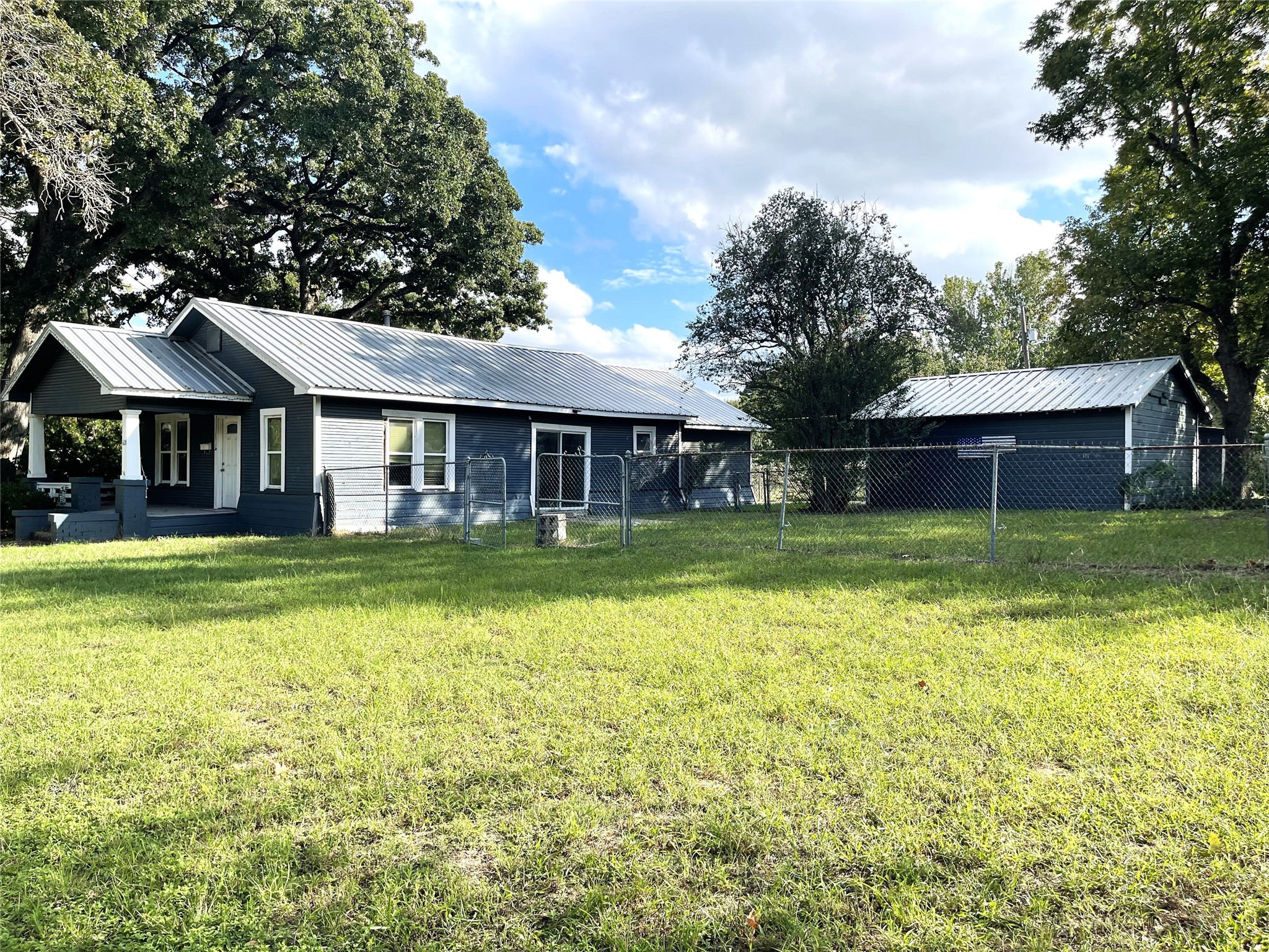 620 Maple Street, Teague, TX 75860 — photo 2