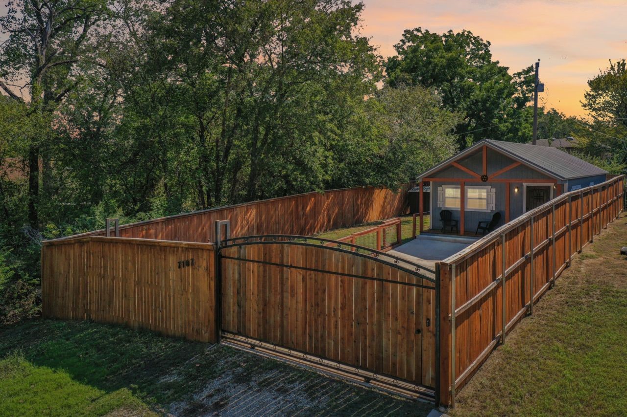 7167 Floral Street — photo
