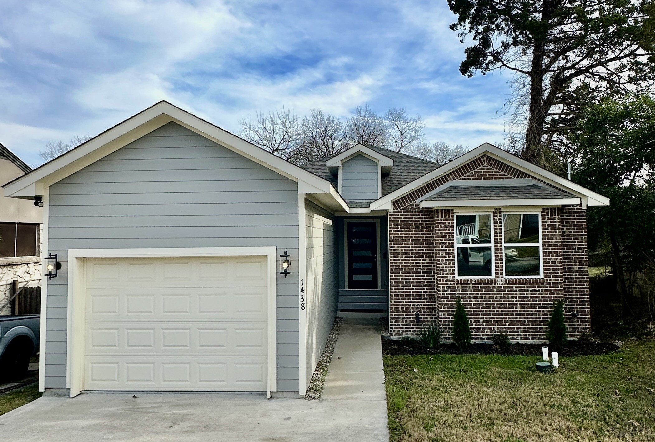 1438 E Waco Avenue — photo