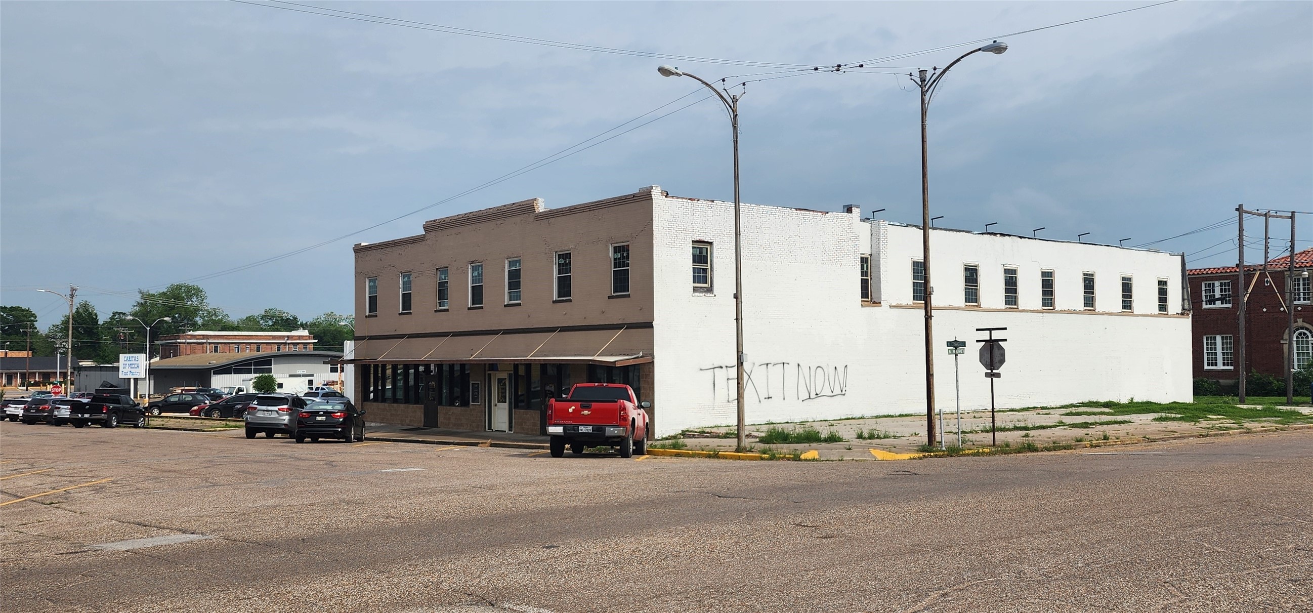 304 E Commerce Street — photo