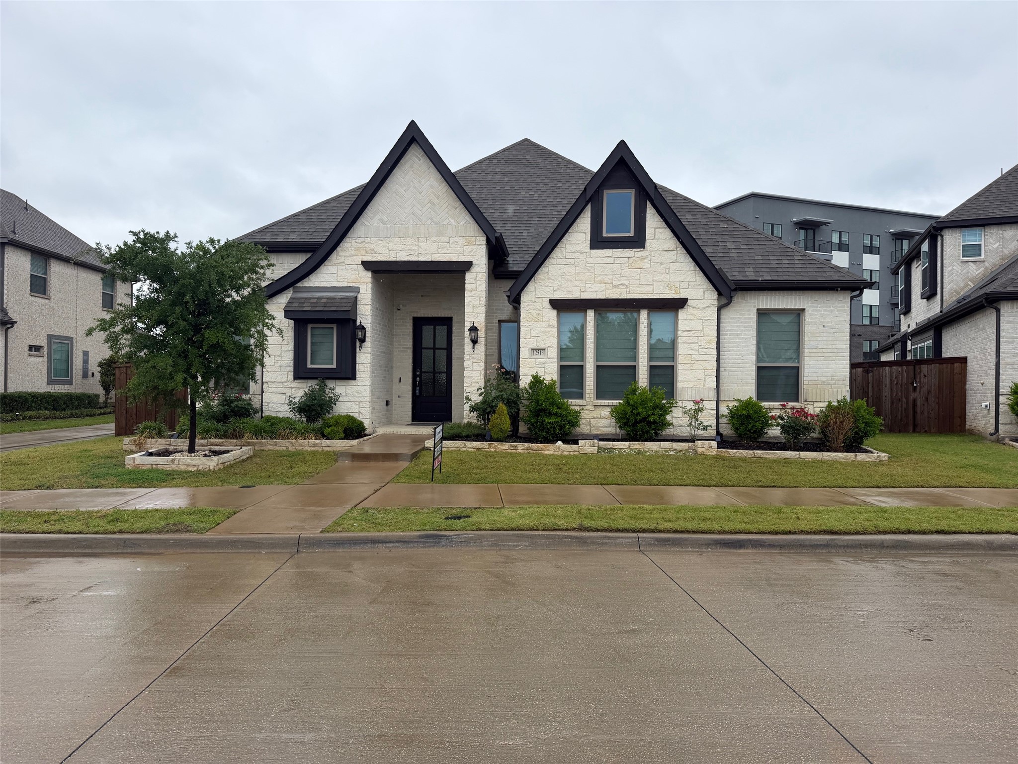 12513 Royal Oaks Lane — photo