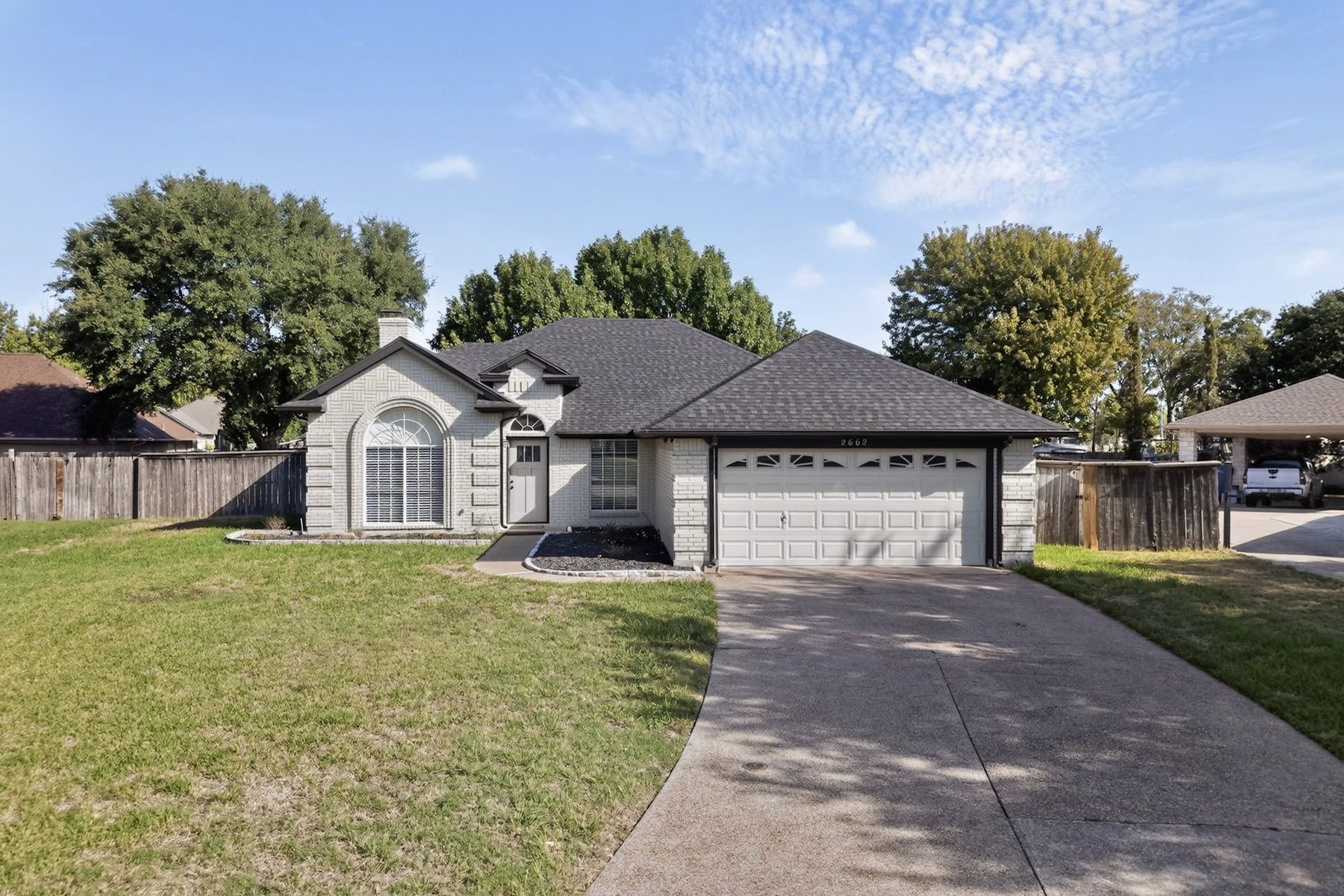 2662 Village Green Drive — photo