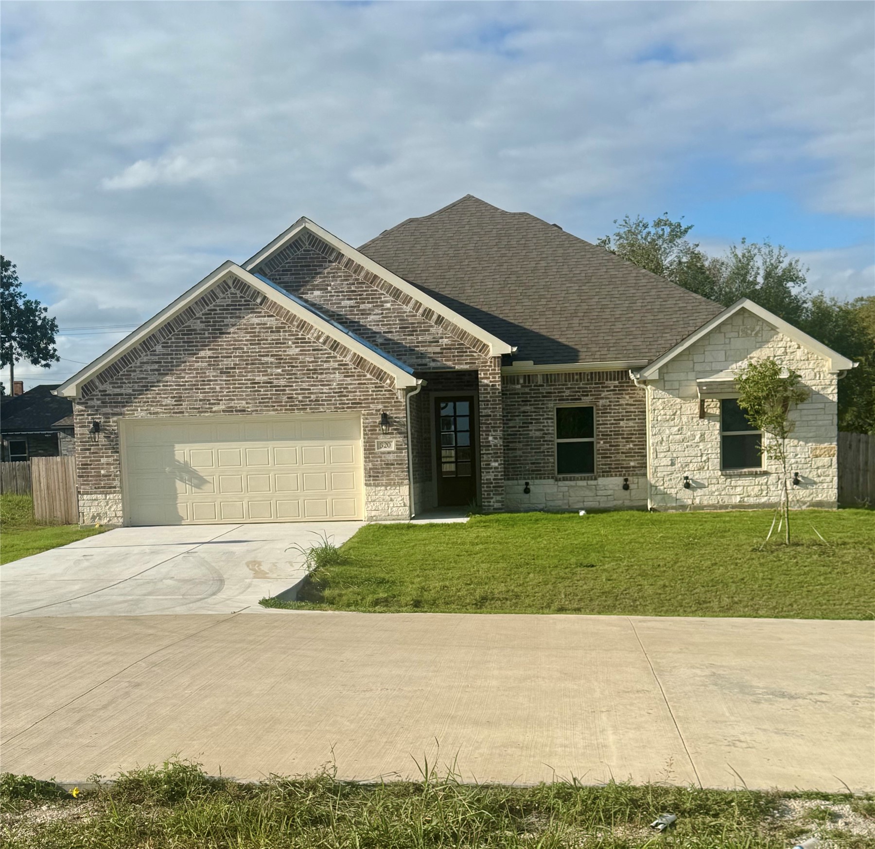 320 E Marshall Court — photo