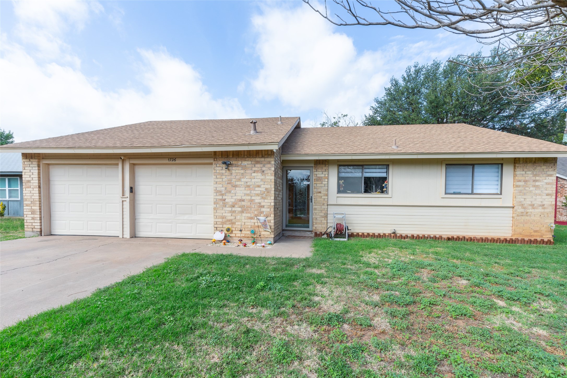 1726 Bob White Court — photo